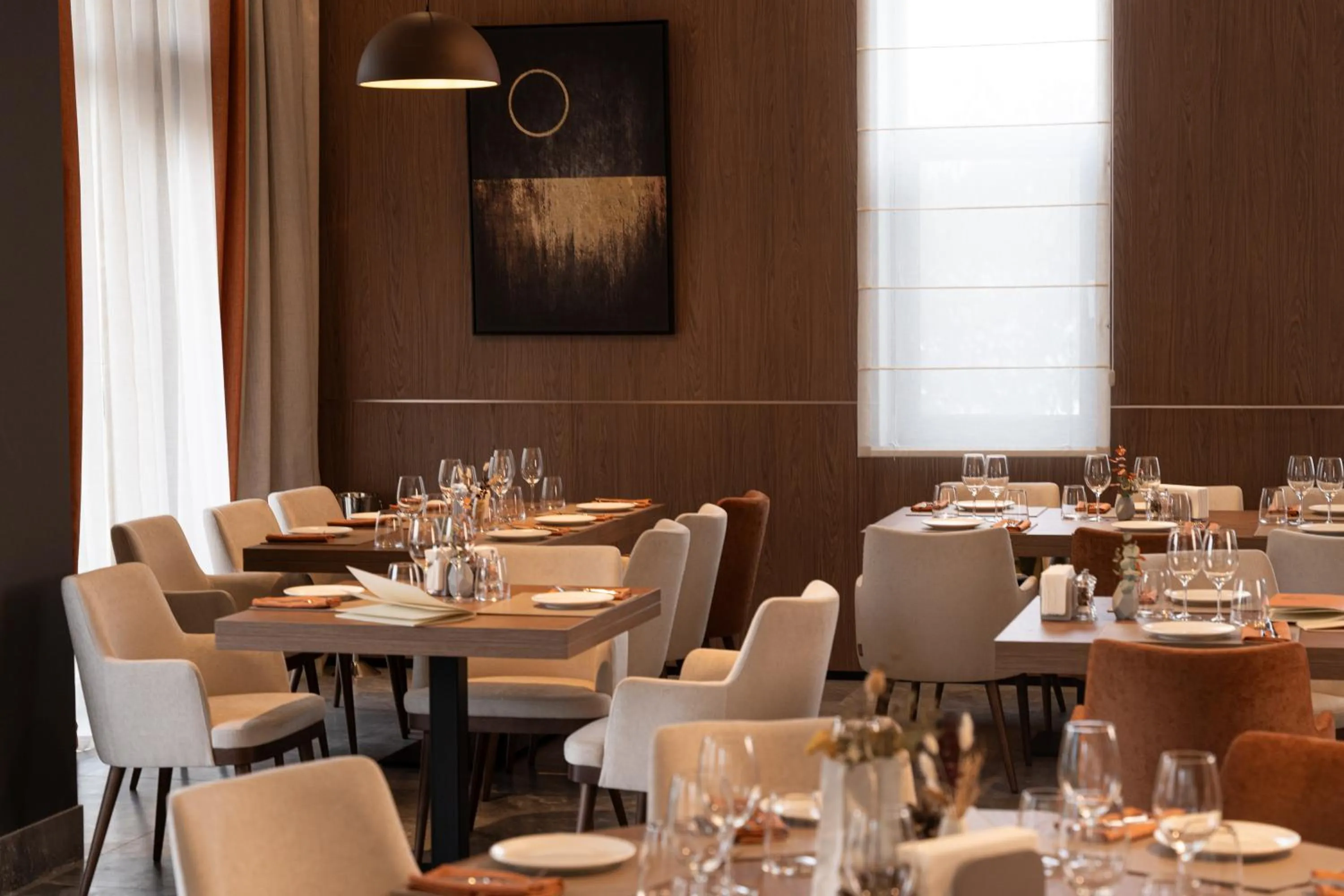 Restaurant/places to eat in Cavar Aparthotel