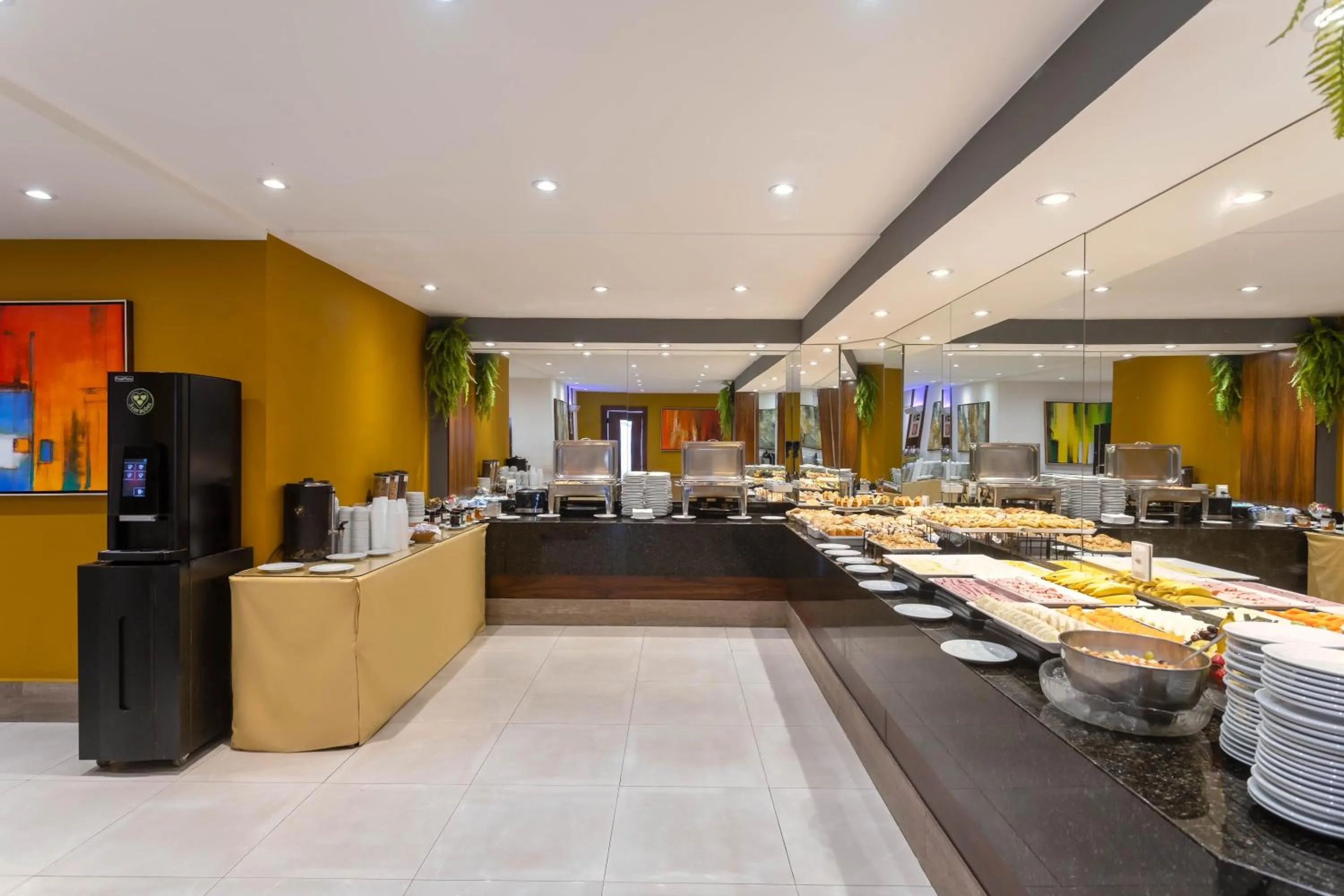 Restaurant/places to eat in DOM Barra Hotel