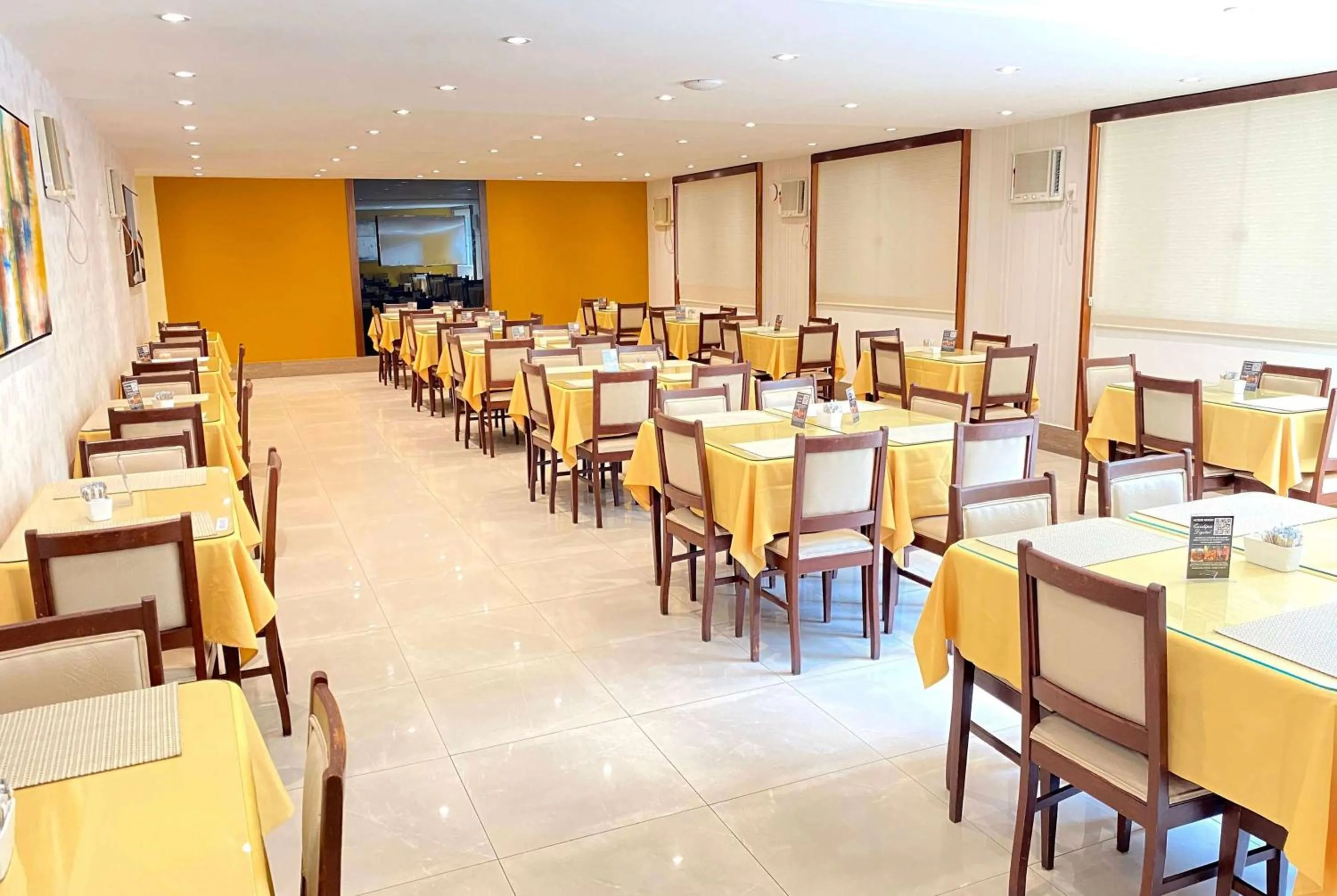 Restaurant/places to eat in DOM Barra Hotel