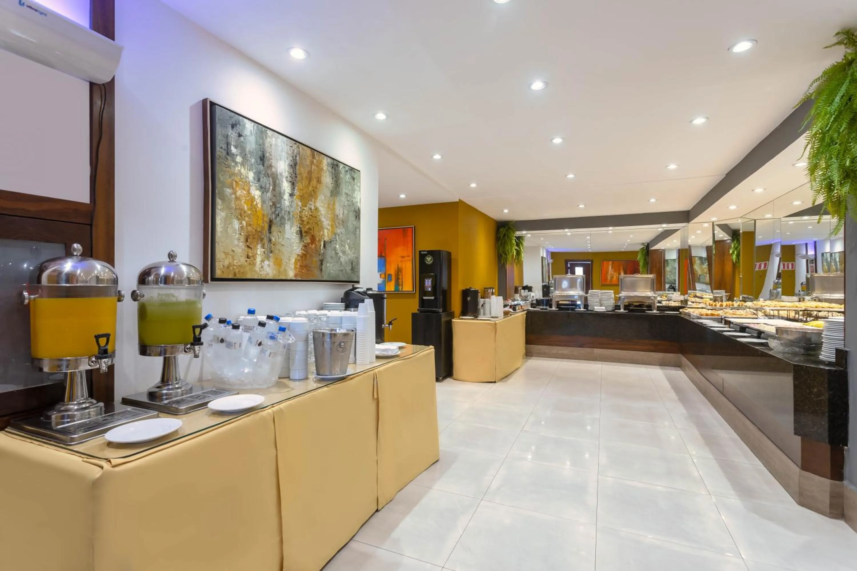 Restaurant/places to eat in DOM Barra Hotel