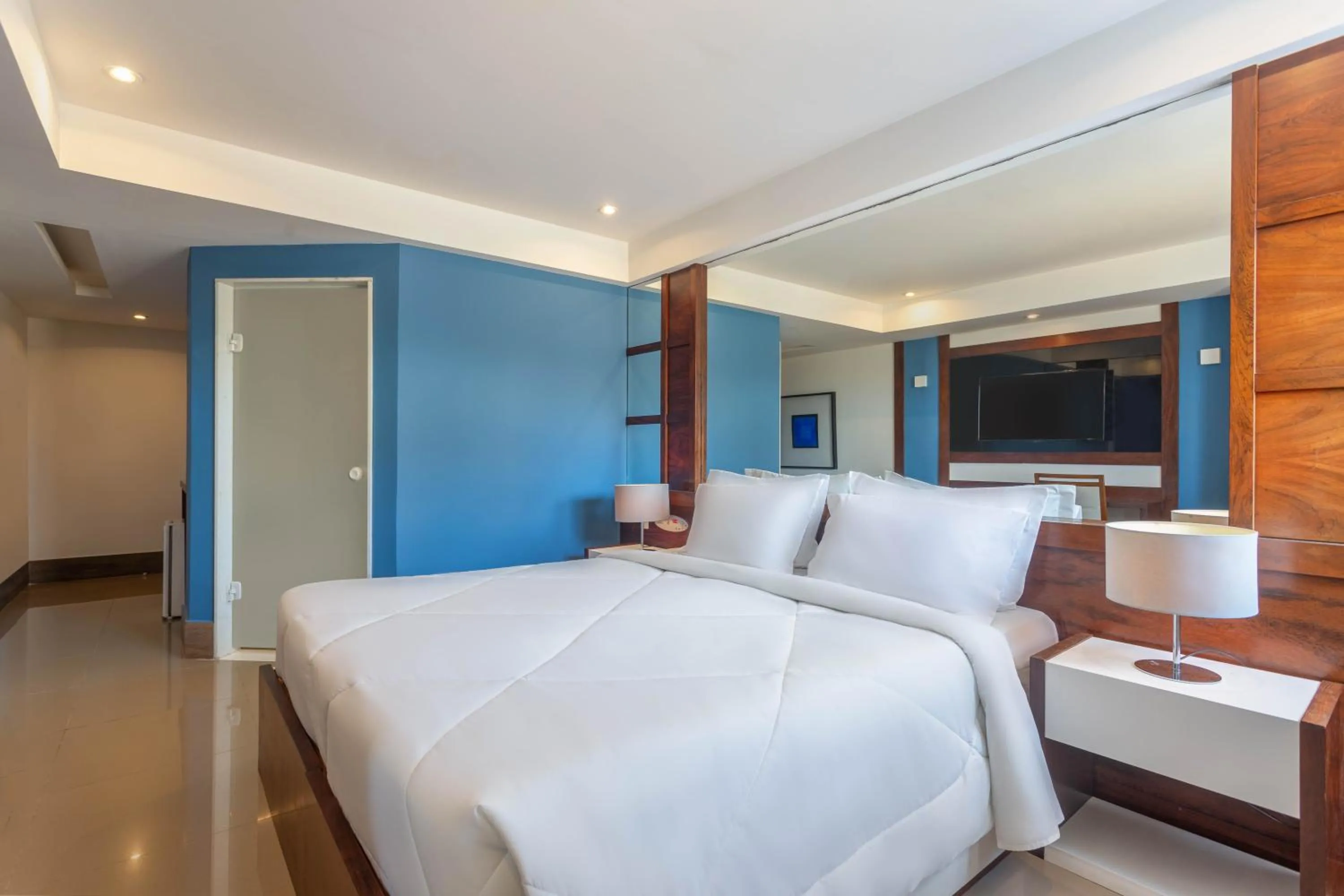 Photo of the whole room, Bed in DOM Barra Hotel