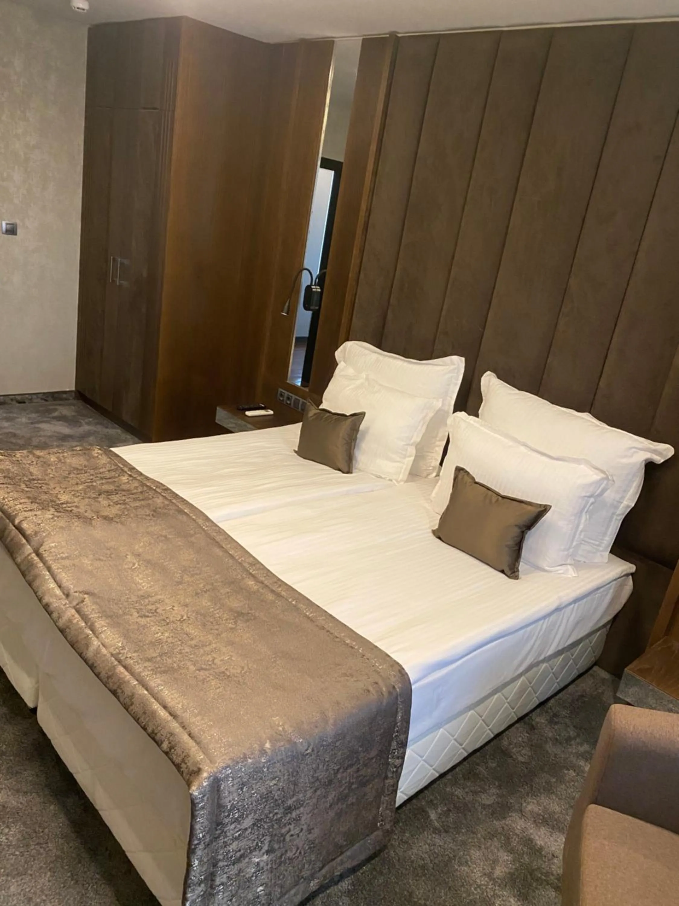 Bedroom, Bed in Hotel Royal Plovdiv