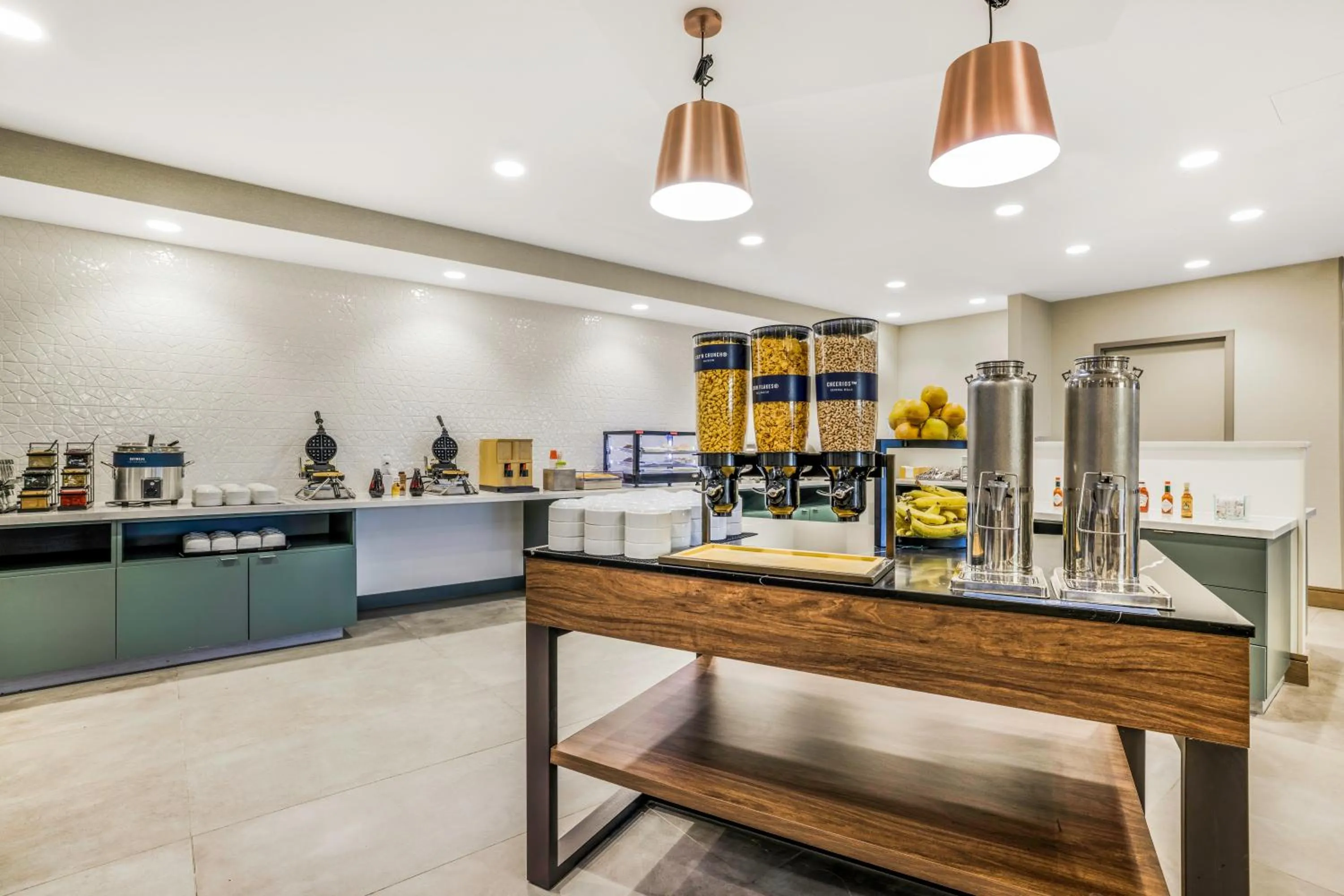 Breakfast in Home2 Suites By Hilton Madison East