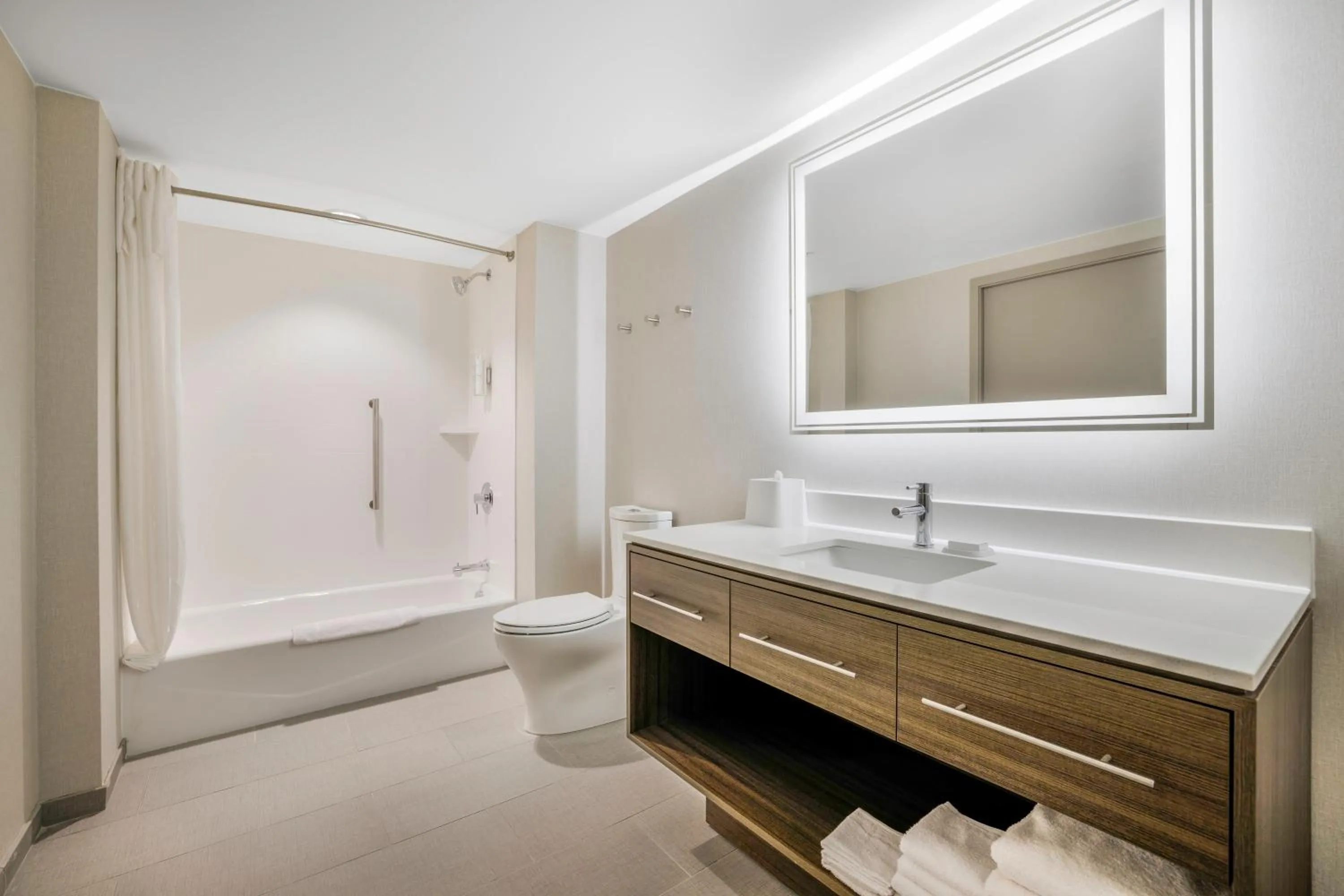 Bathroom in Home2 Suites By Hilton Madison East
