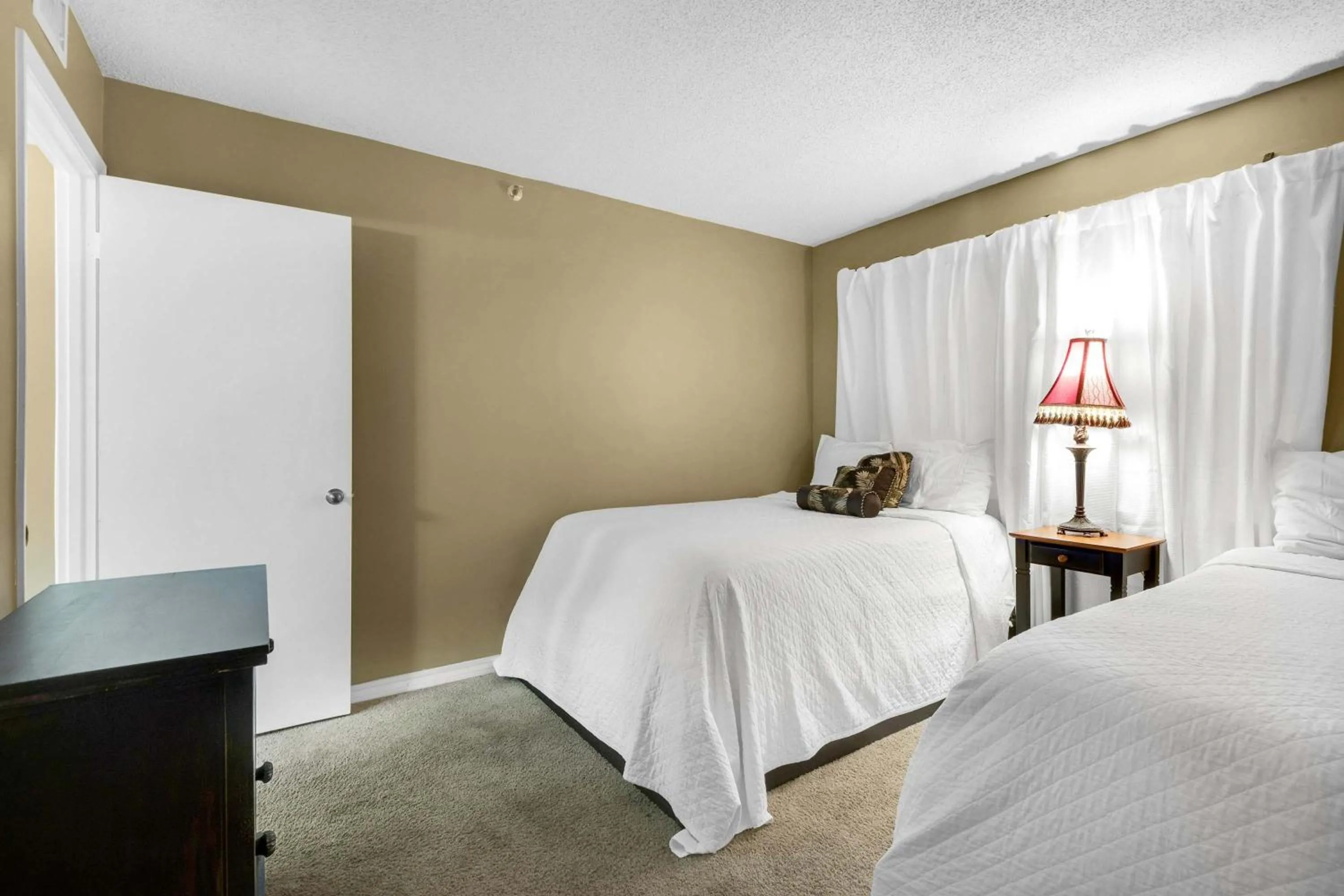 Bed in Destin Towers 32