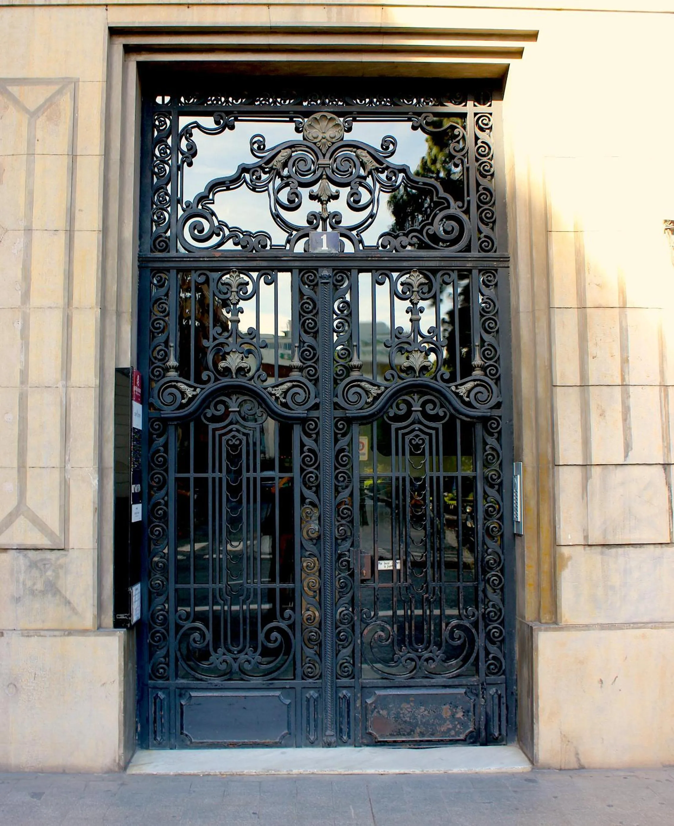 Facade/entrance in Hi Valencia Boutique