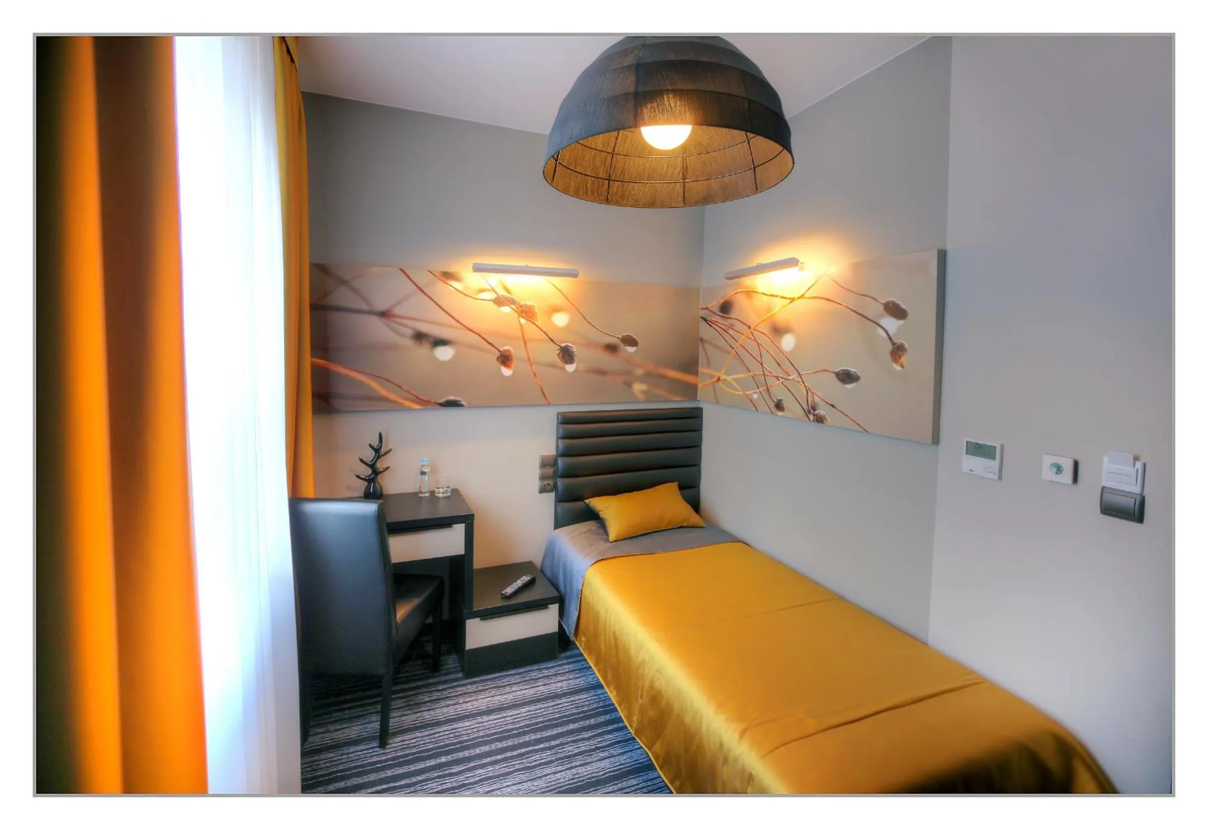 Standard Single Room with Shower - single occupancy in Villa Park