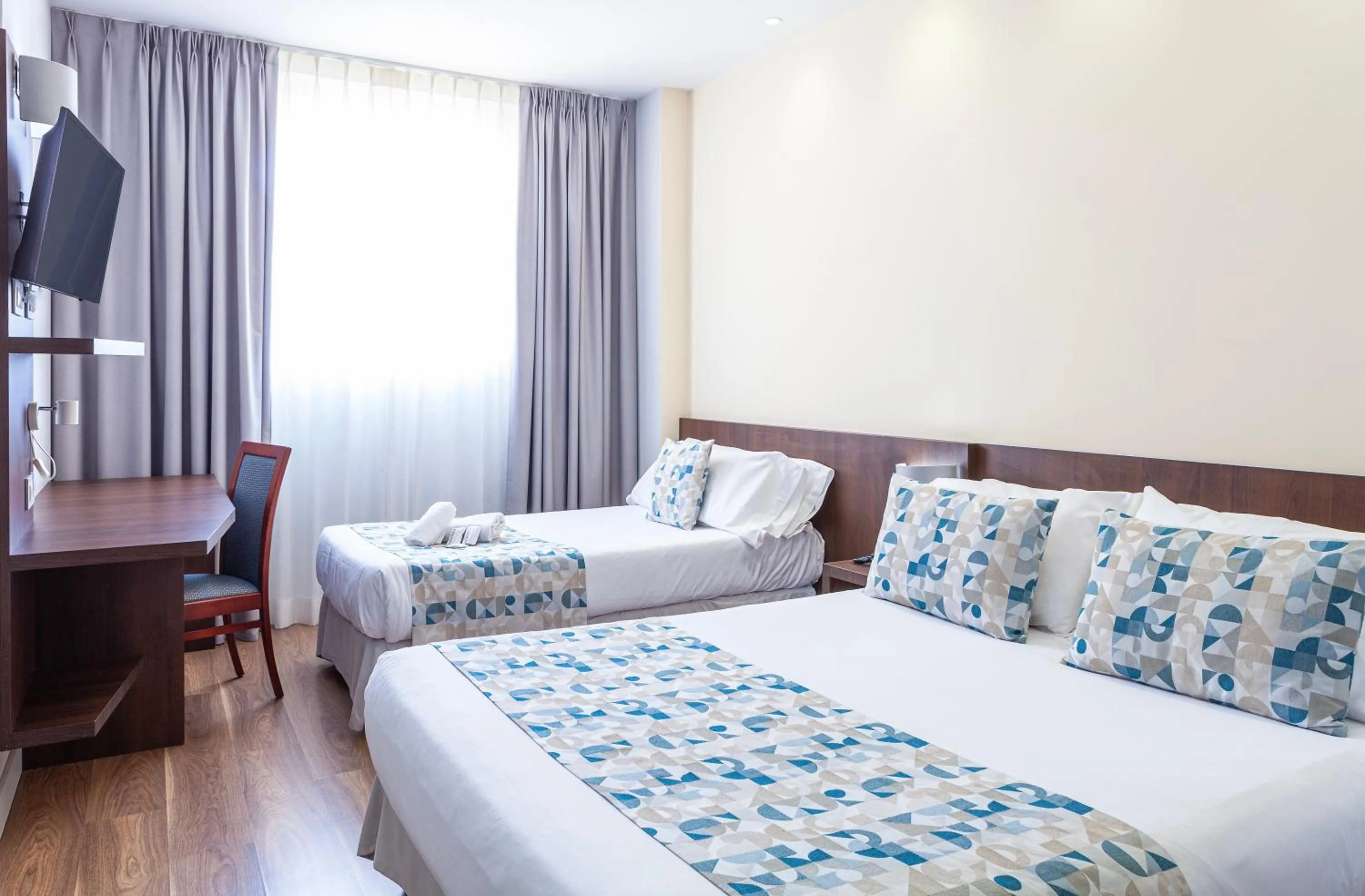 Photo of the whole room, Bed in Hotel Olympia Universidades