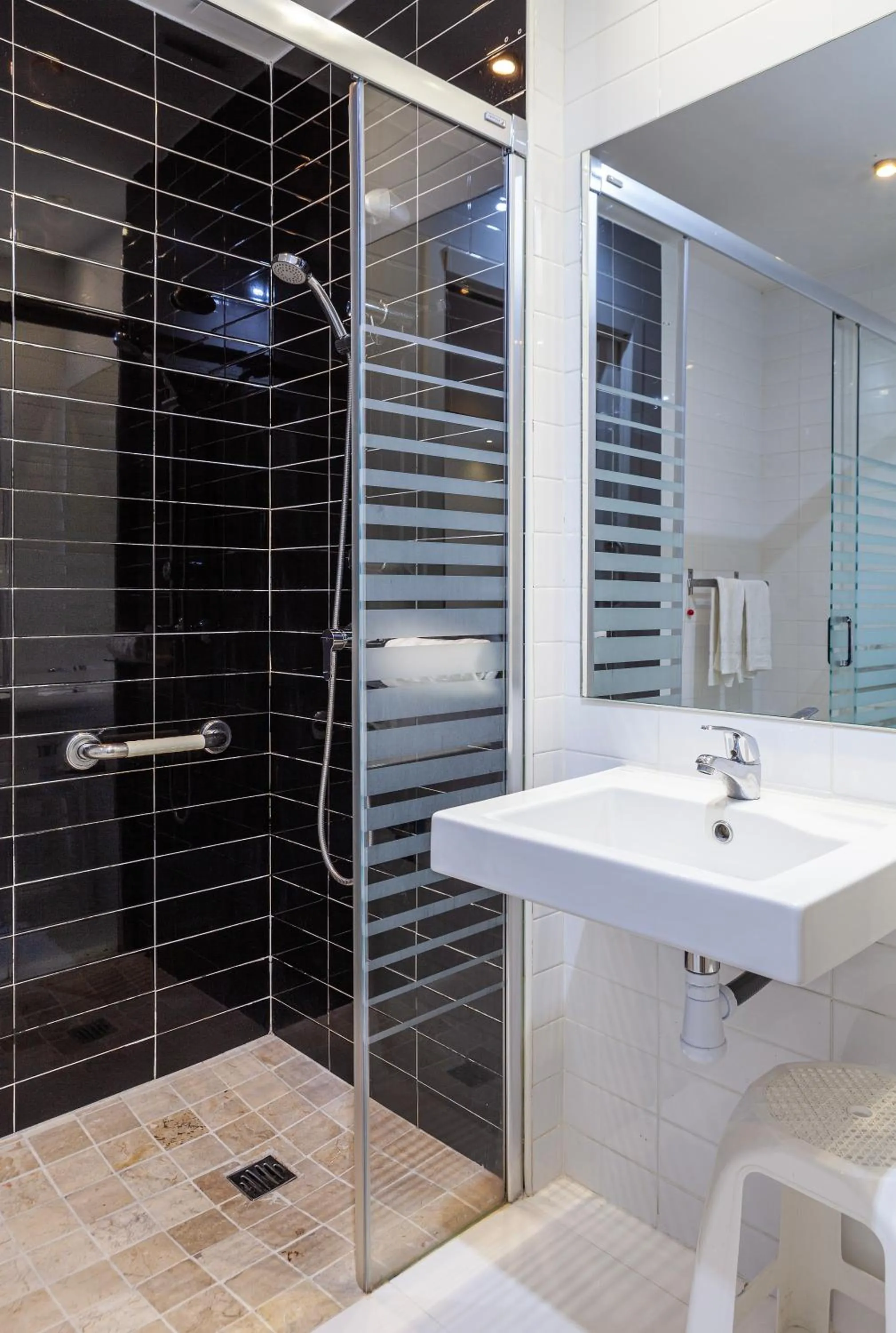 Bathroom in Hotel Olympia Universidades