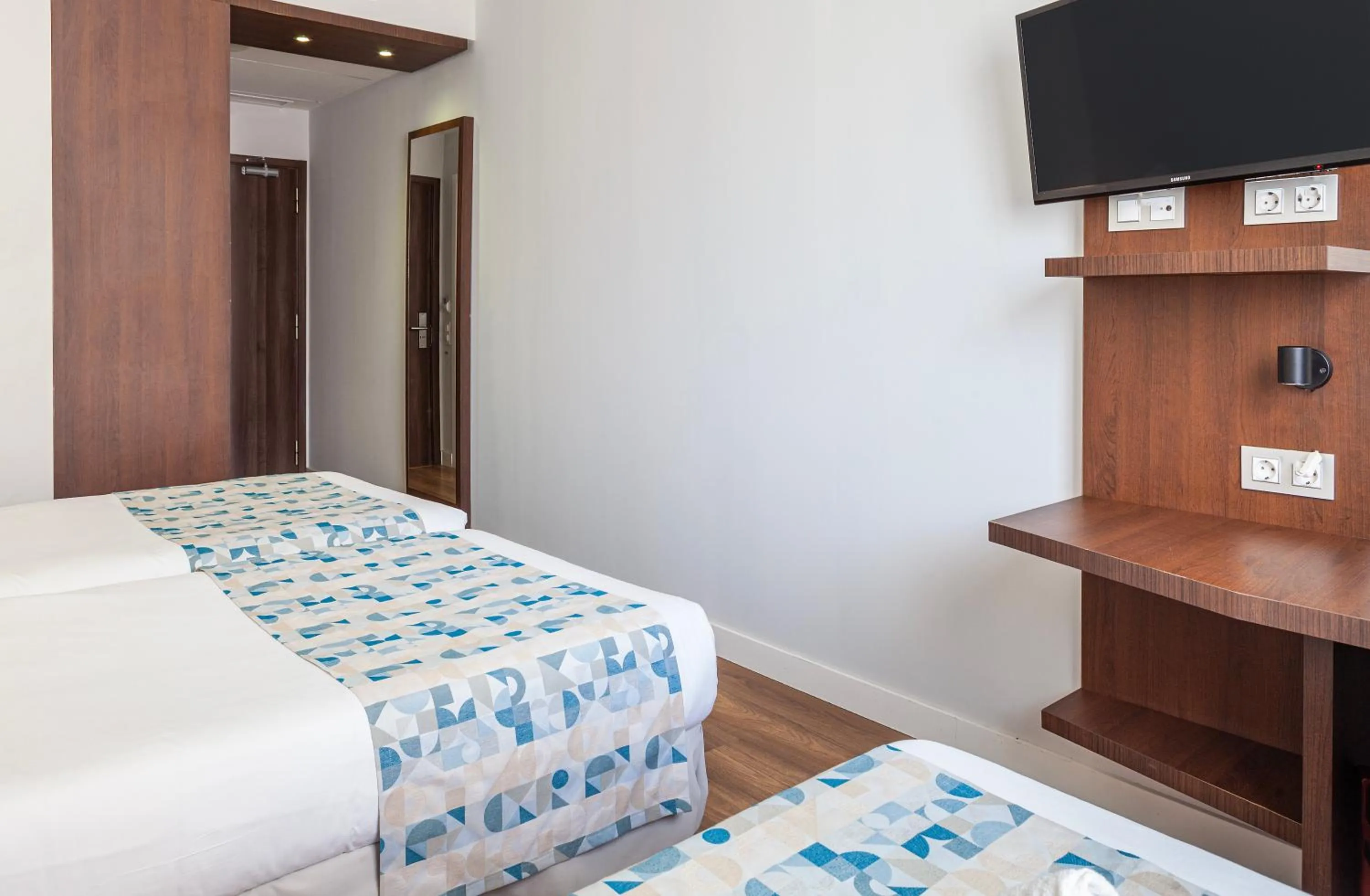 Photo of the whole room, Bed in Hotel Olympia Universidades