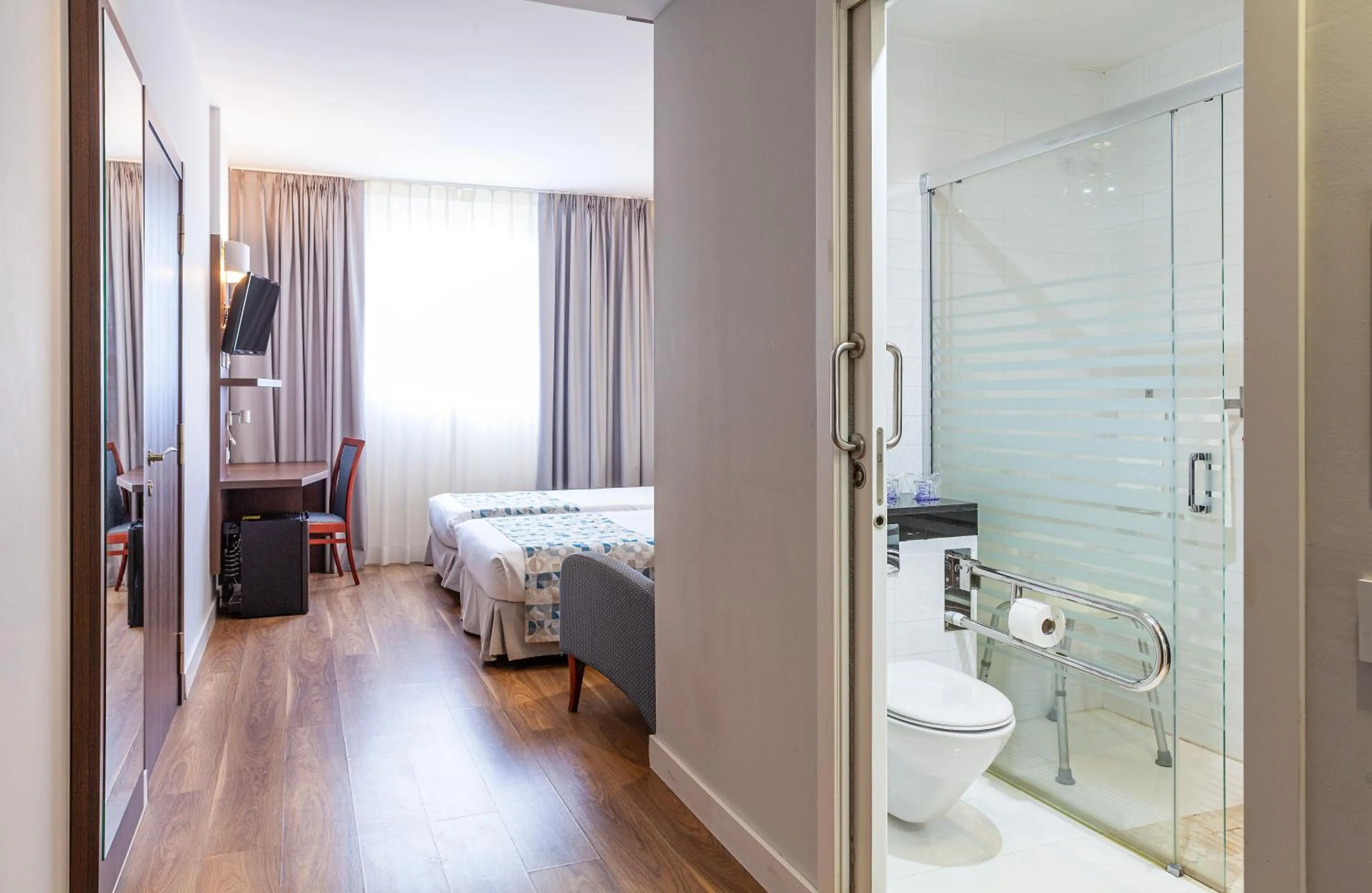 Photo of the whole room in Hotel Olympia Universidades