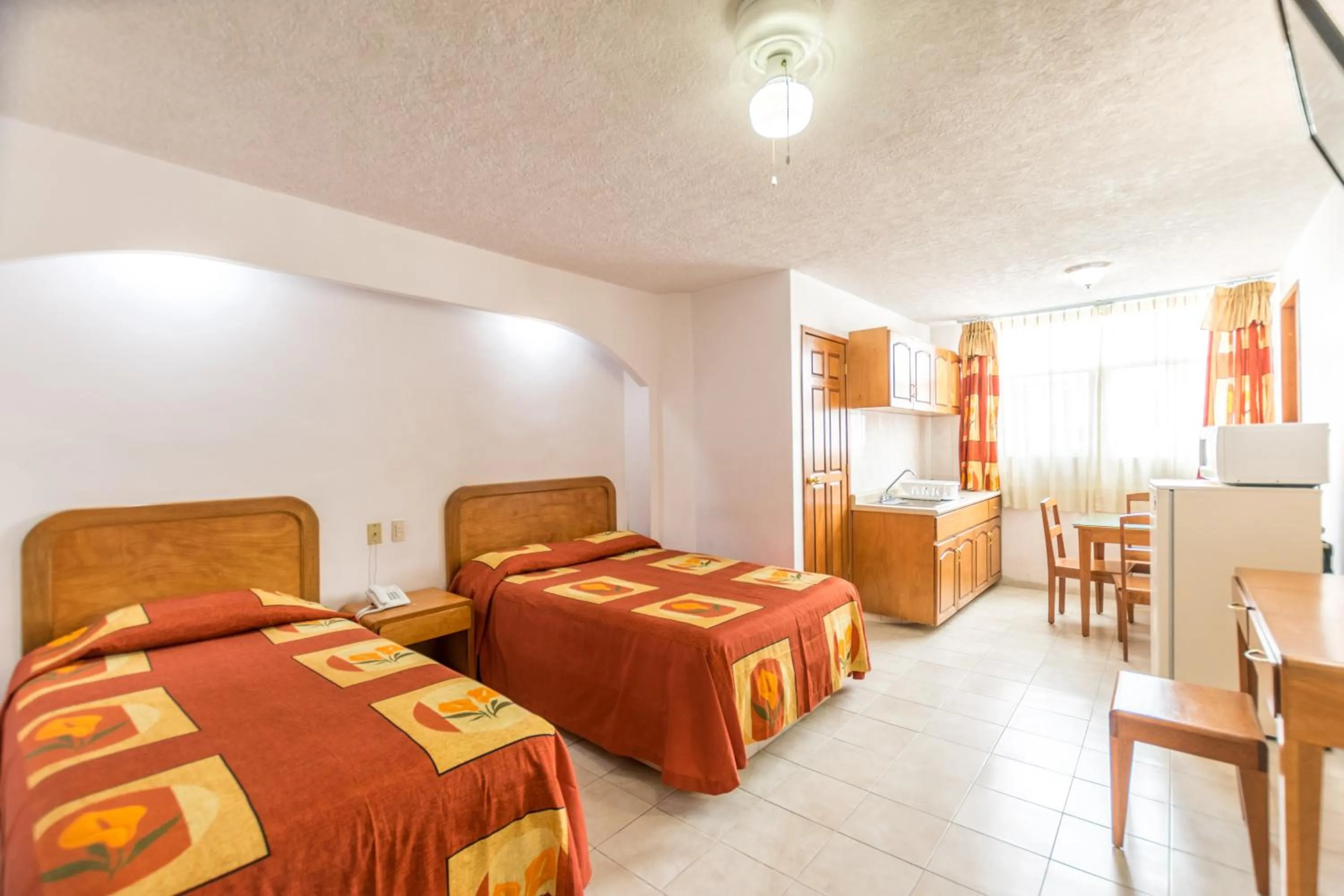 Bed in Suites Poliforum Inn