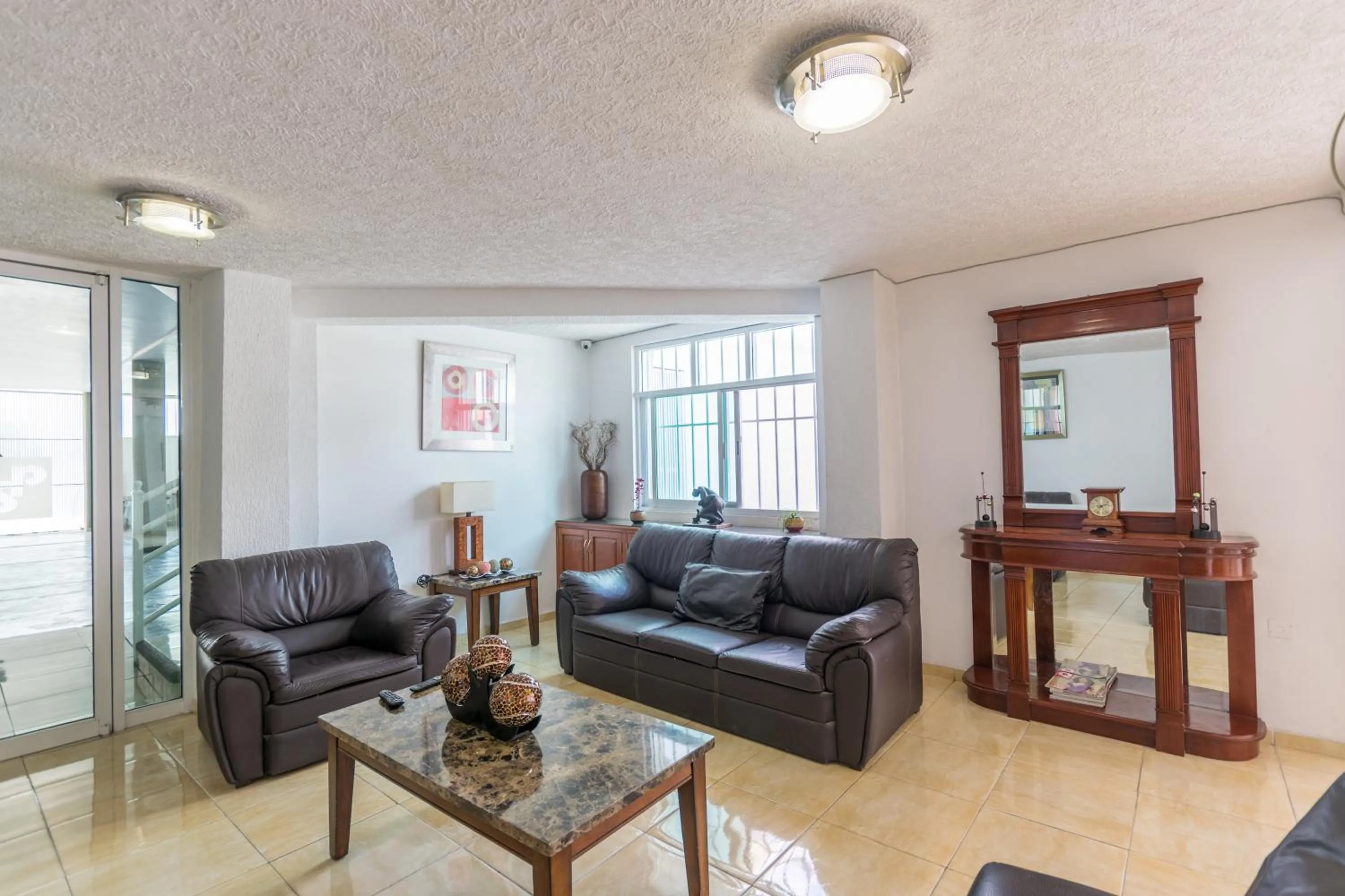 Living room in Suites Poliforum Inn