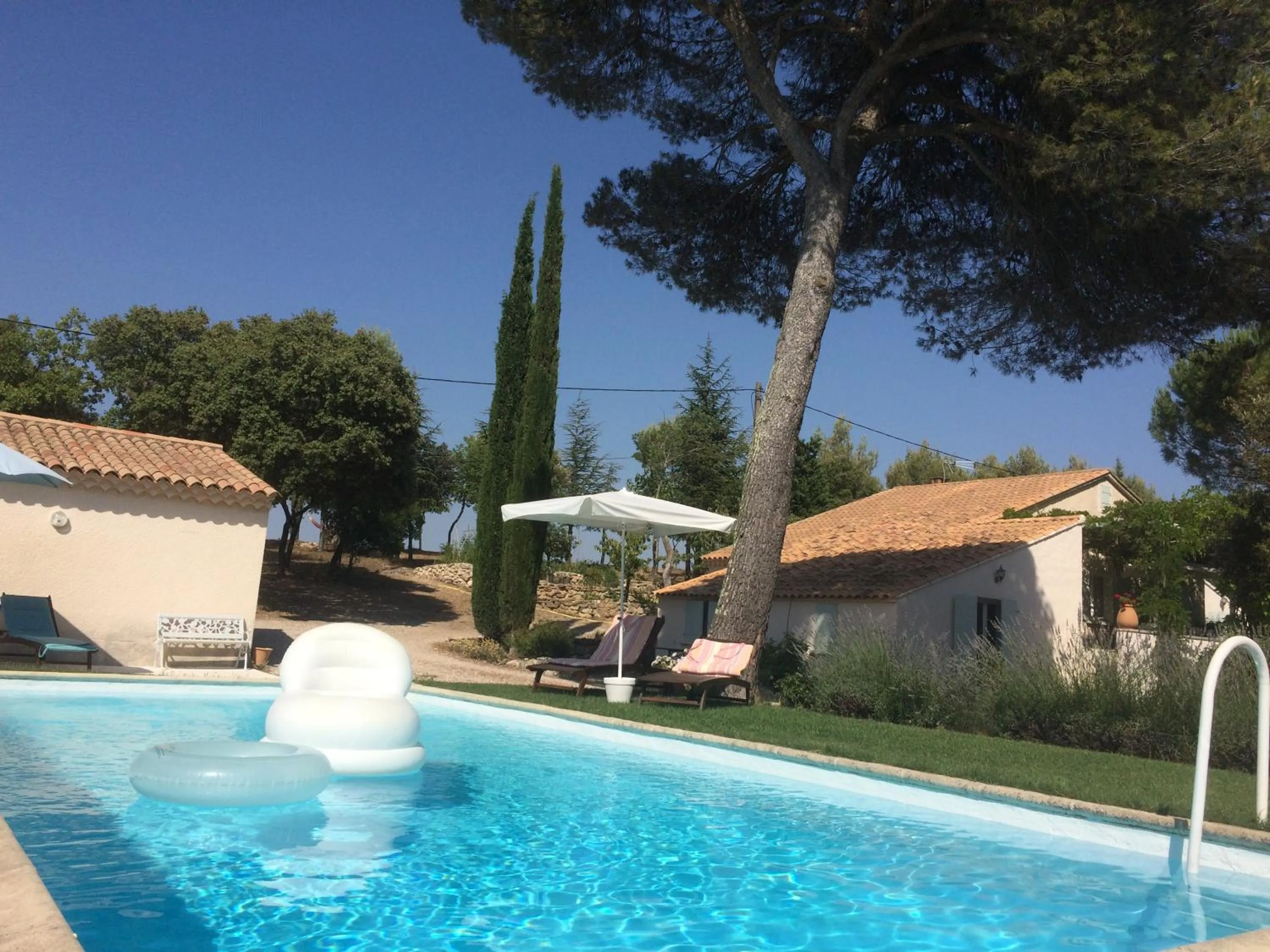 Property building in La Tangana