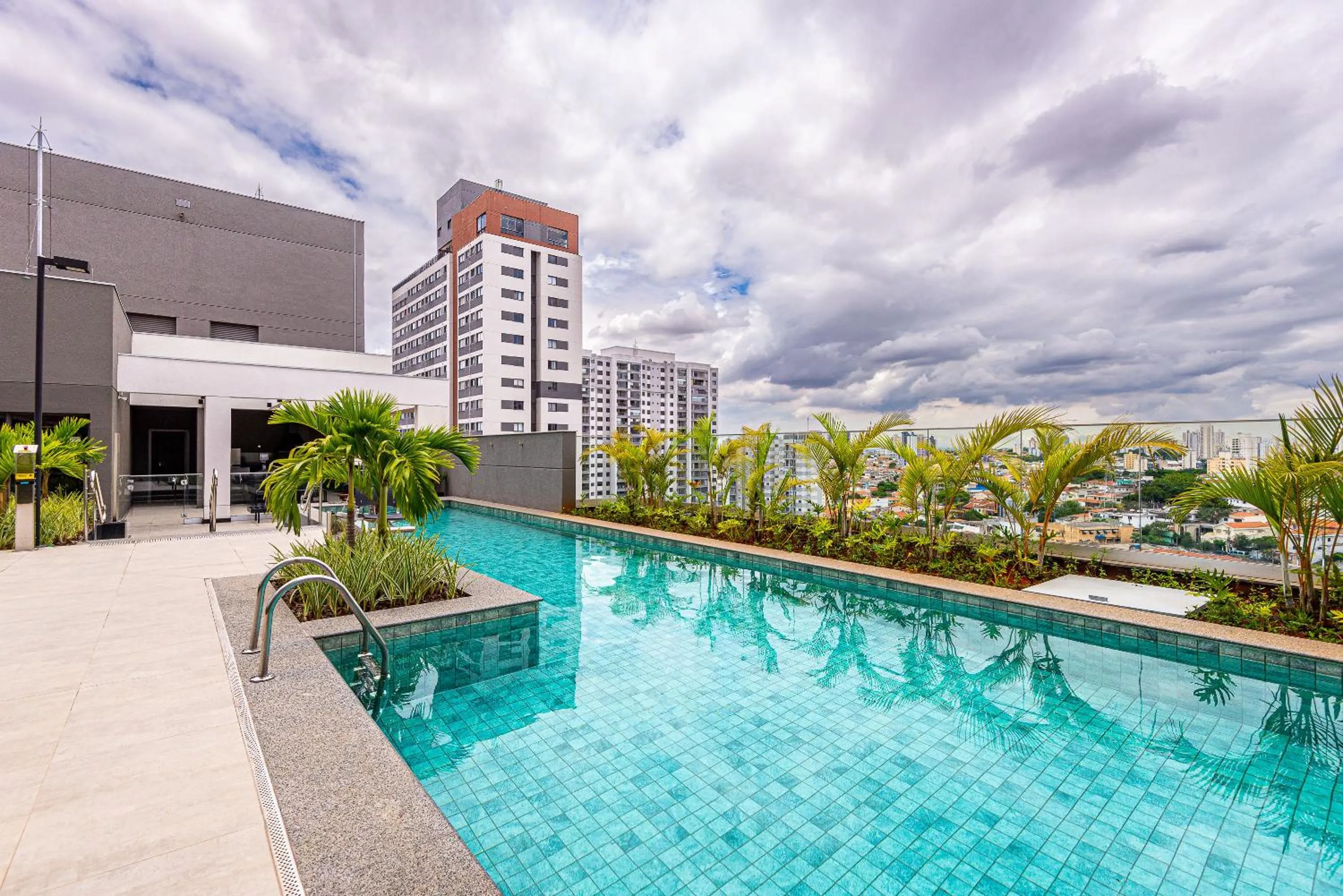 Swimming pool in Roomo Transamerica SP Alto do Ipiranga