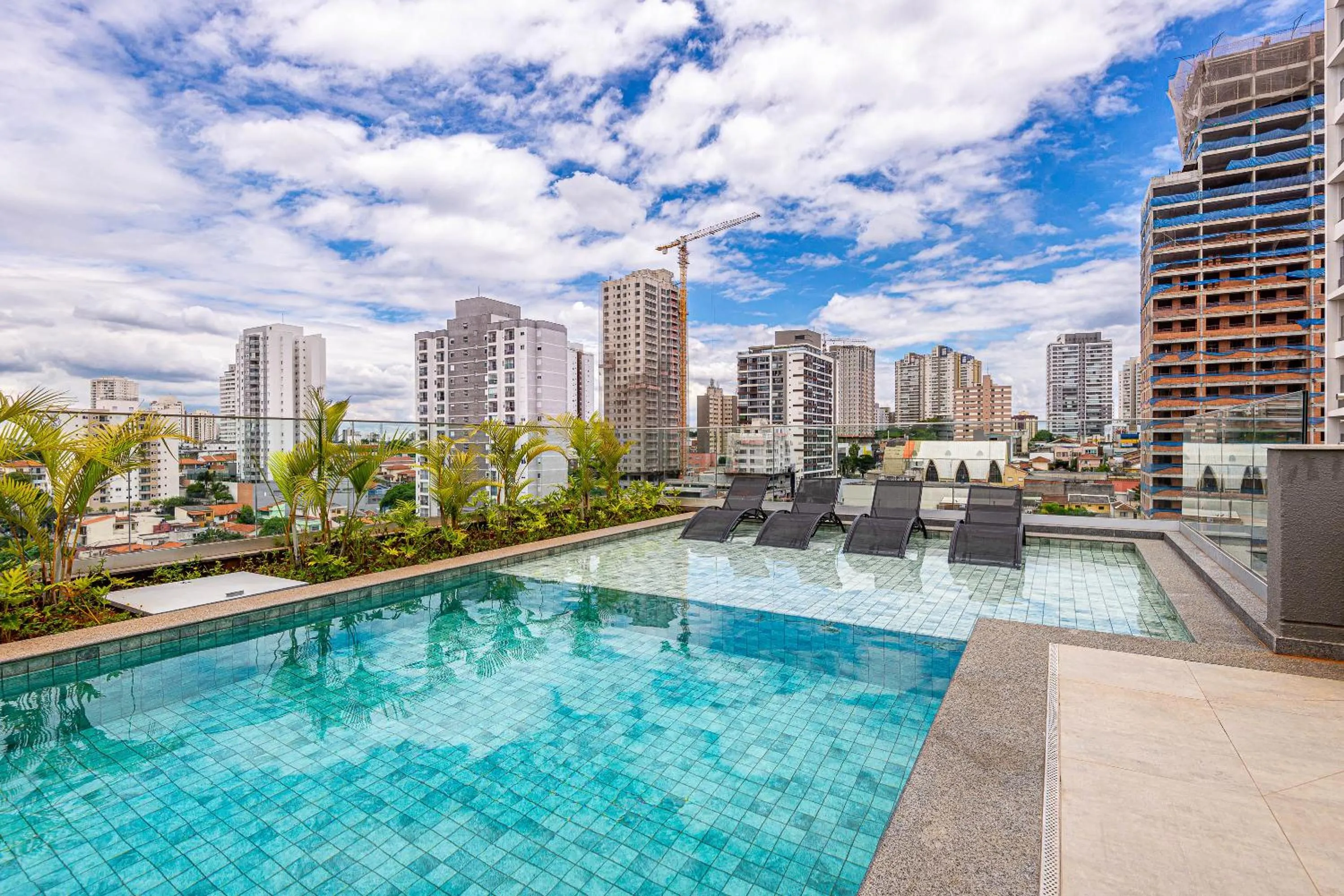 Swimming pool in Roomo Transamerica SP Alto do Ipiranga