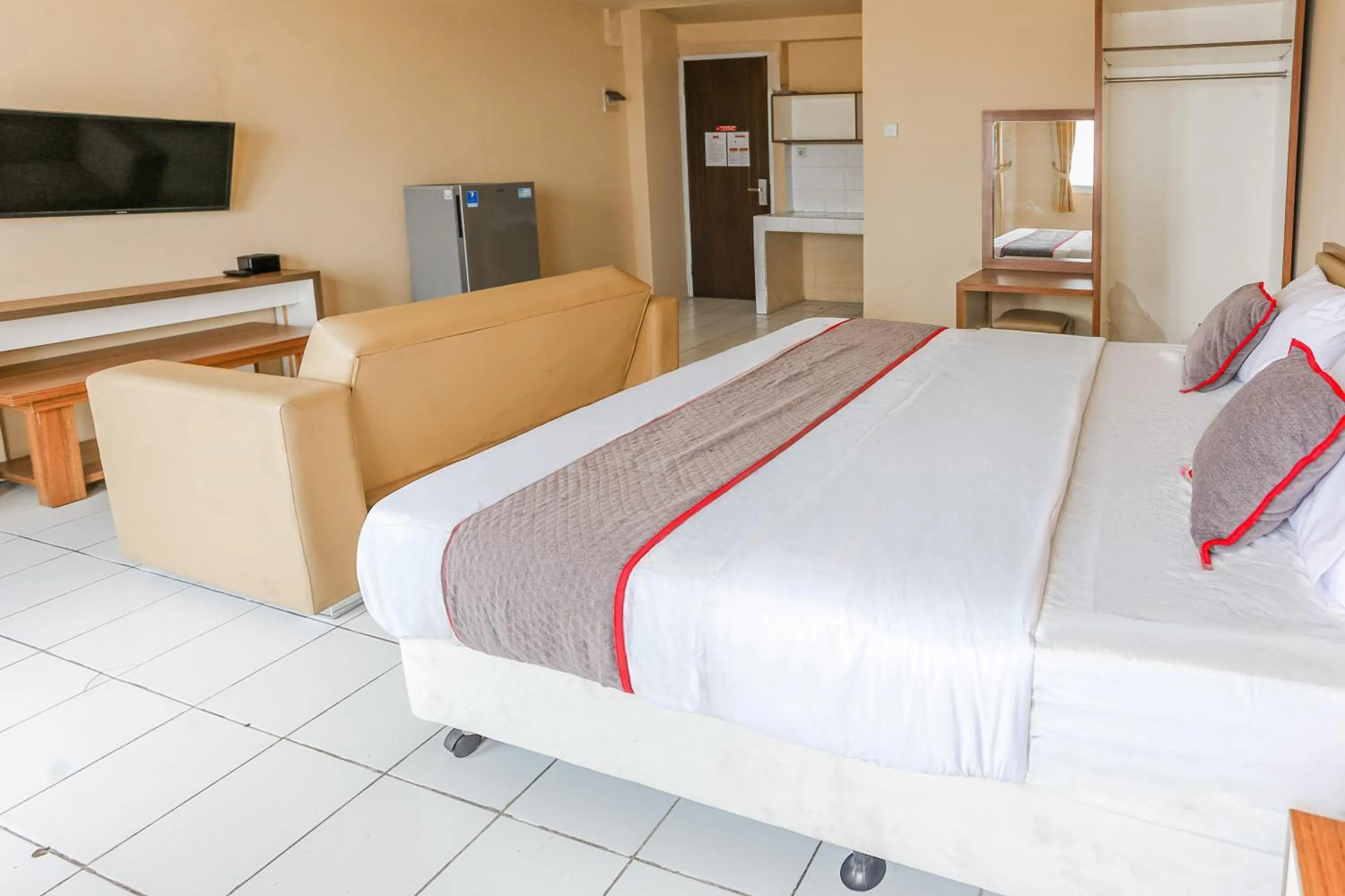 Bedroom, Bed in Collection O Serviced Apartmen Mutiara Kota