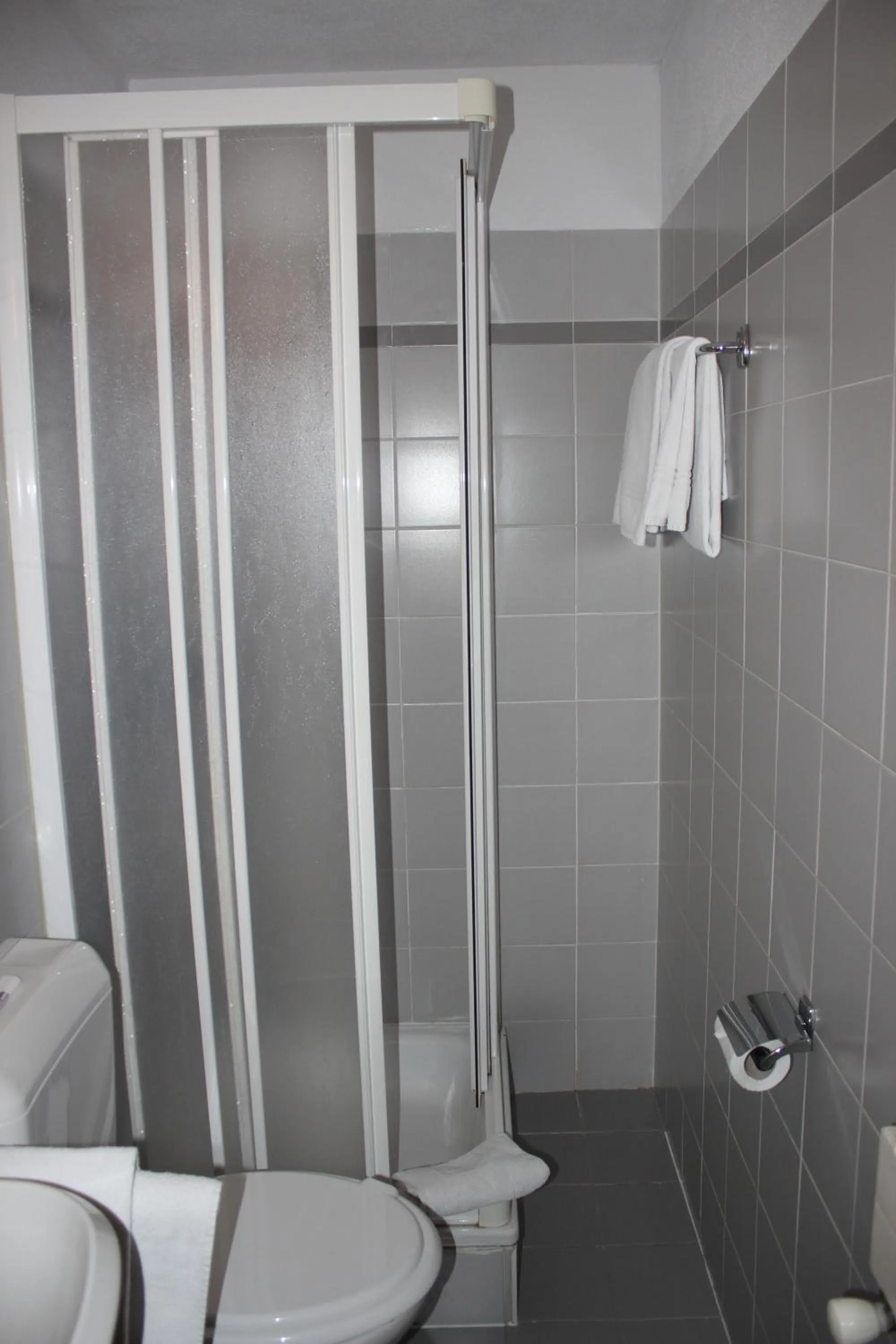 Shower in Garni Bar Sport