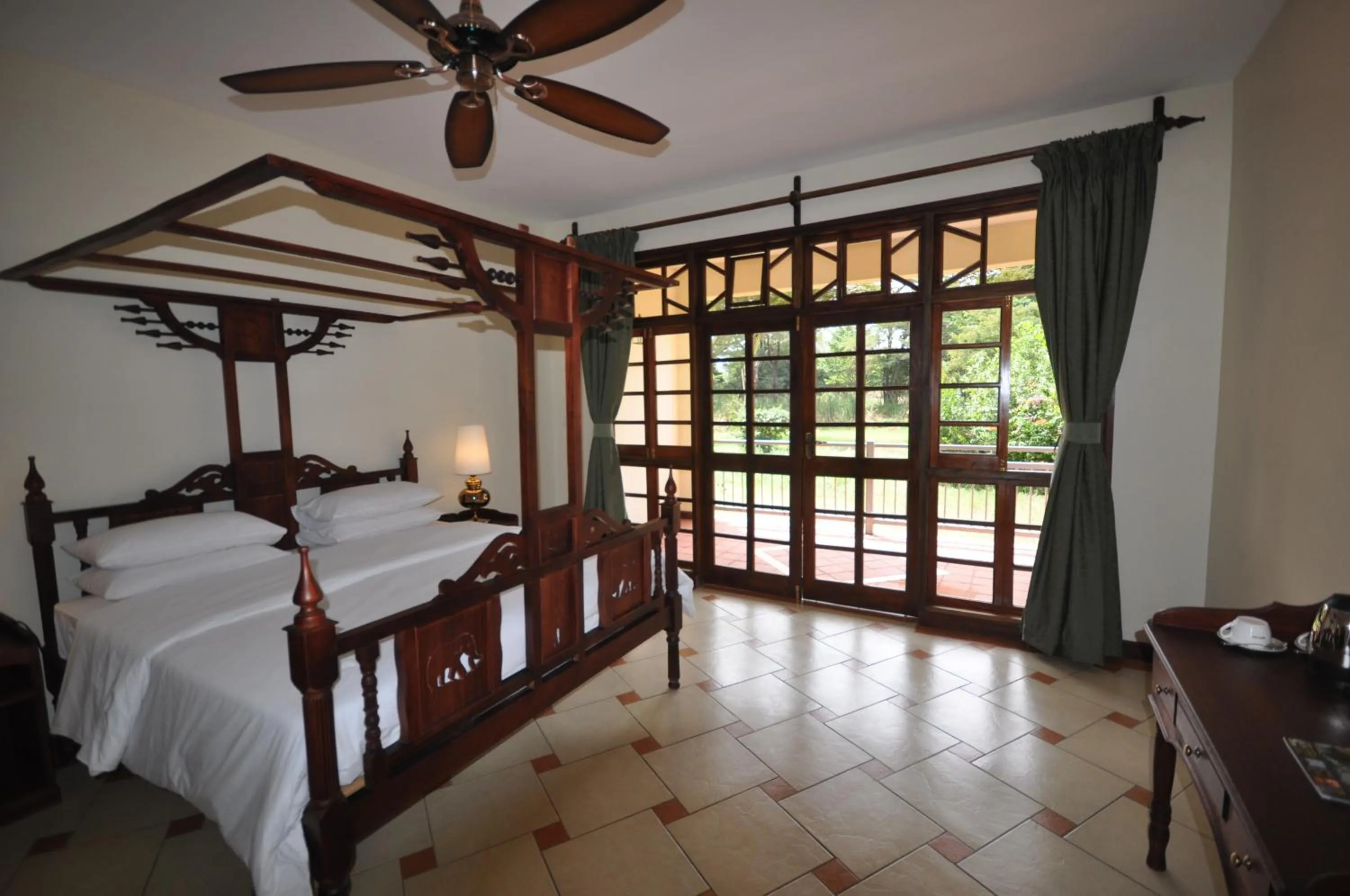 Bedroom, Bed in Hunters Lodge