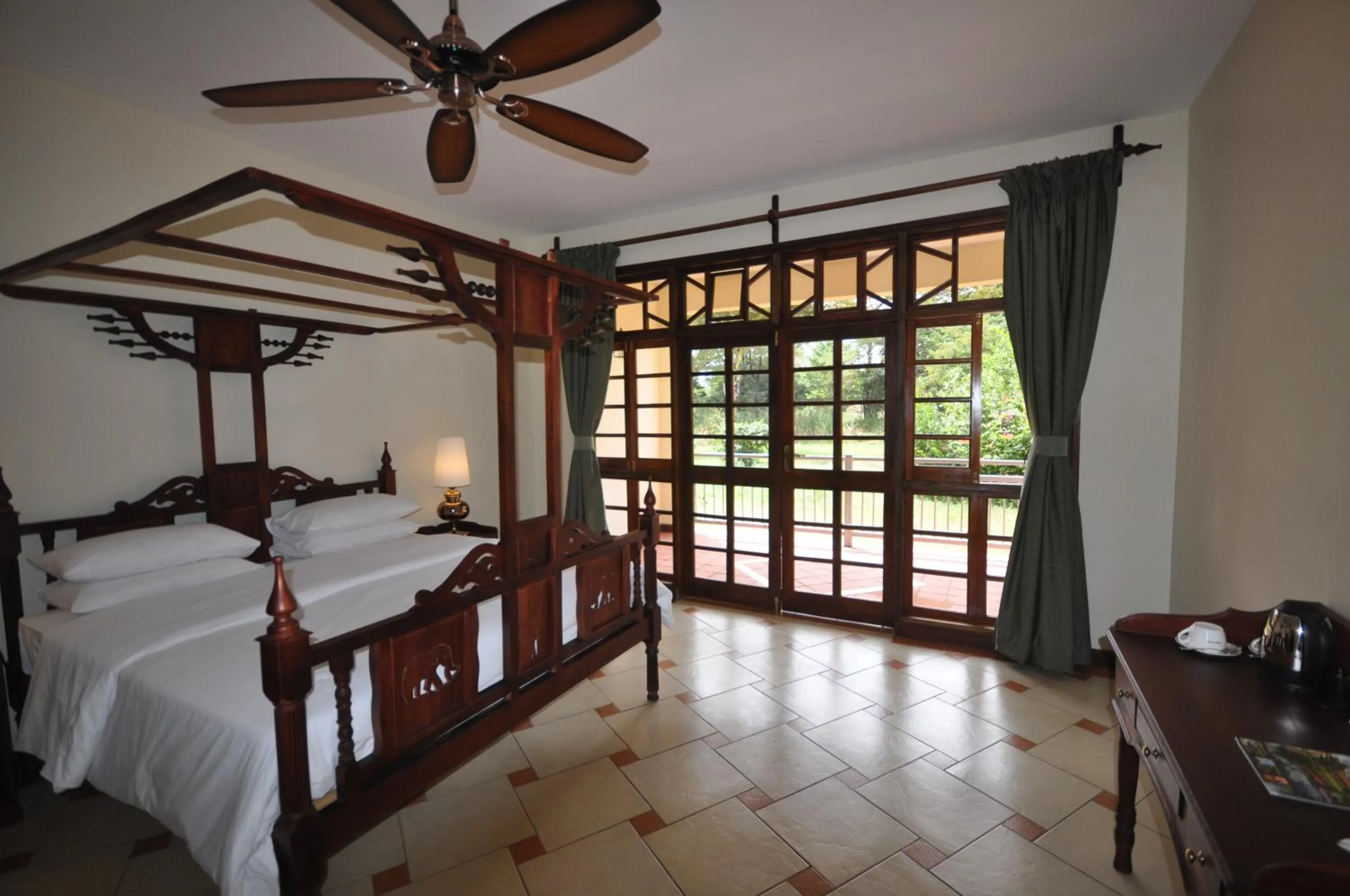 Bedroom, Bed in Hunters Lodge