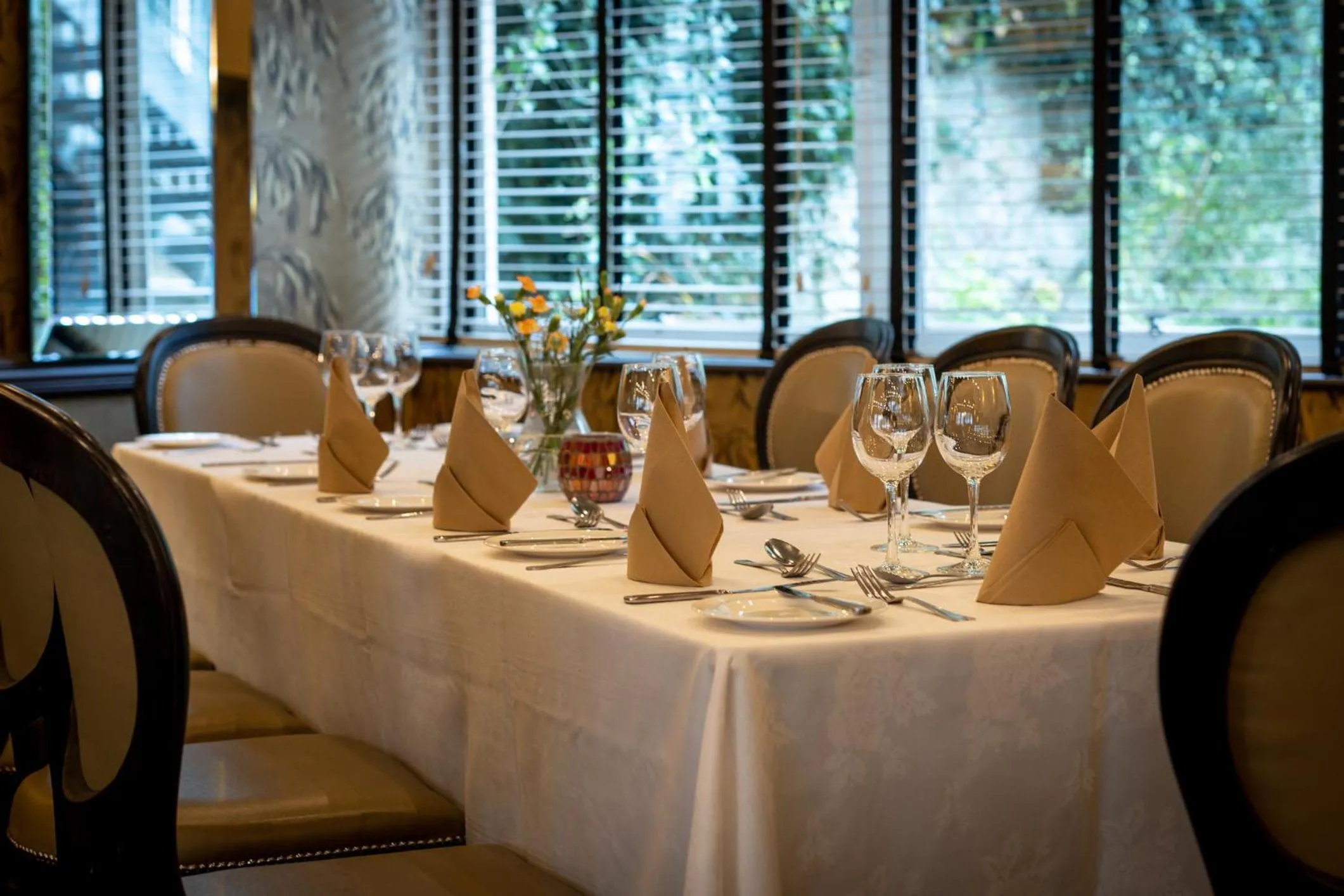 Restaurant/places to eat in Mariners Hotel