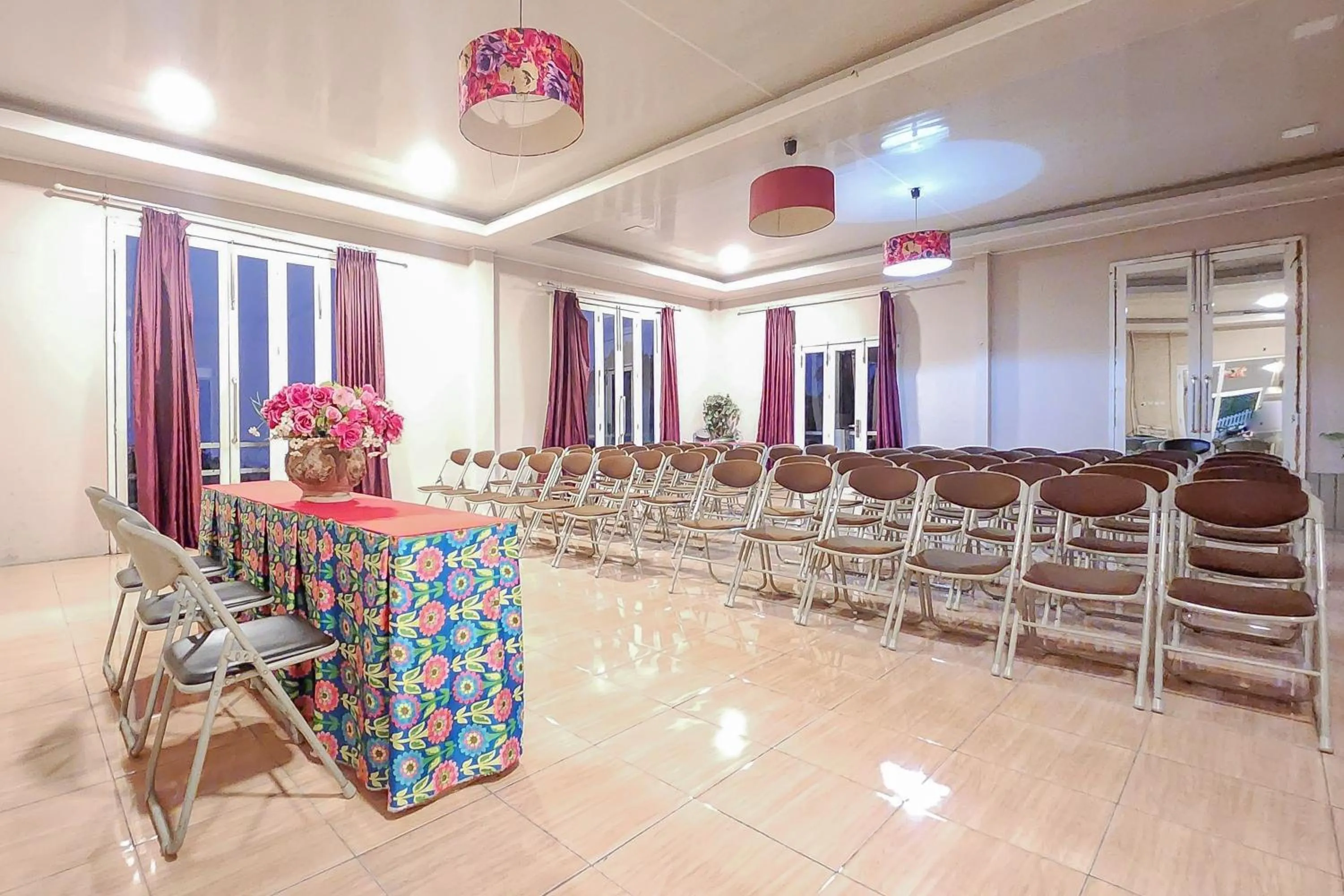 Meeting/conference room in Urbanview Hotel Star Residence Puncak