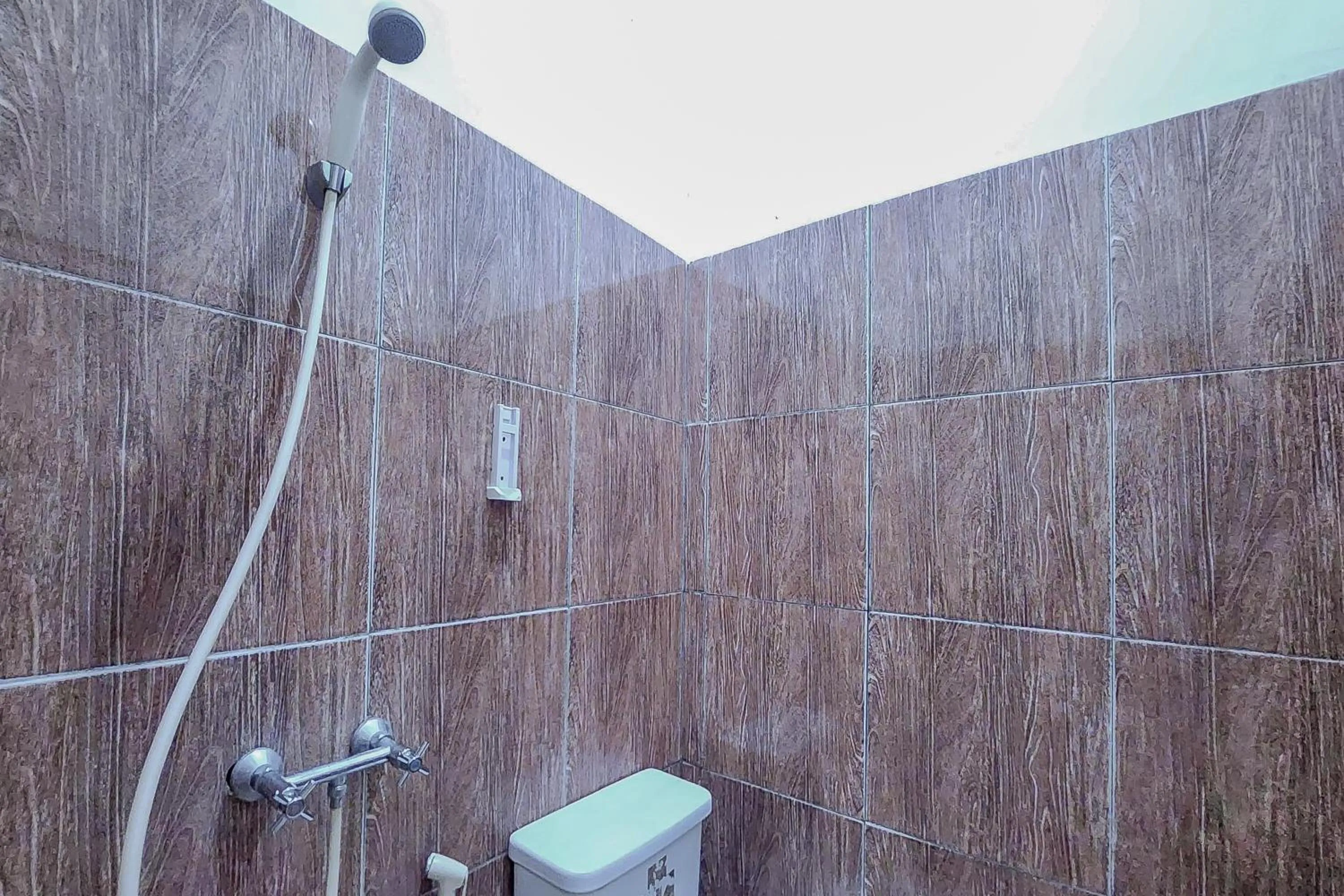 Bathroom in Urbanview Hotel Star Residence Puncak