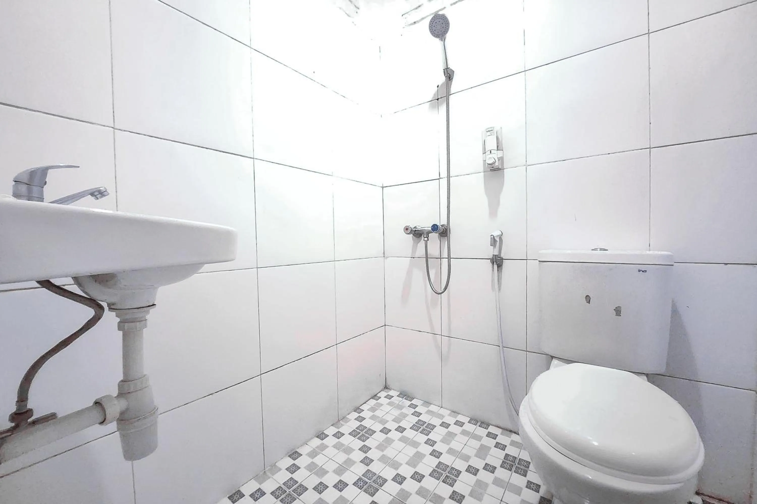 Bathroom in Urbanview Hotel Star Residence Puncak