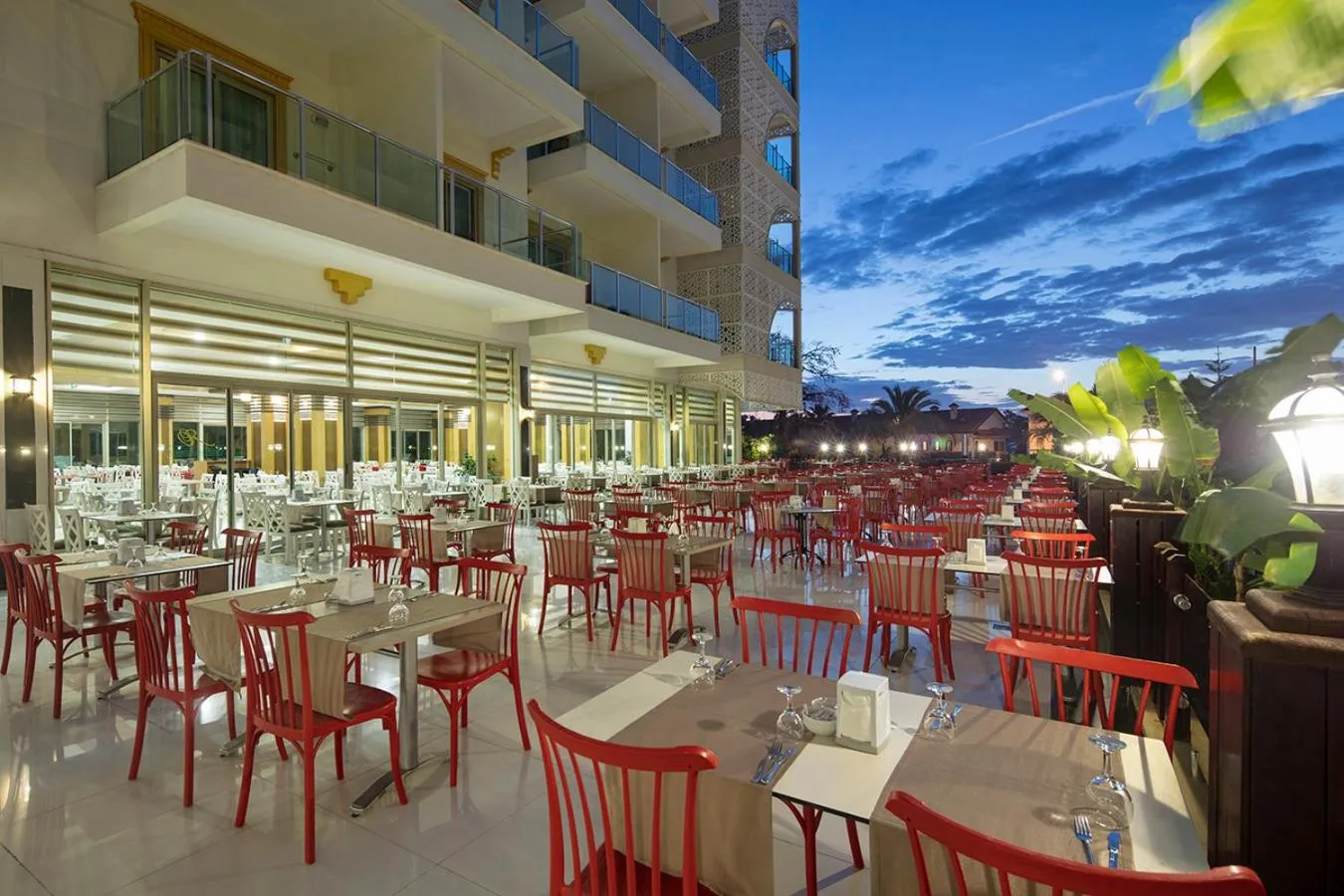 Restaurant/places to eat in Grand Ring Hotel