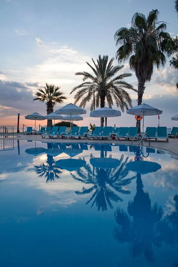 Swimming pool in Grand Ring Hotel