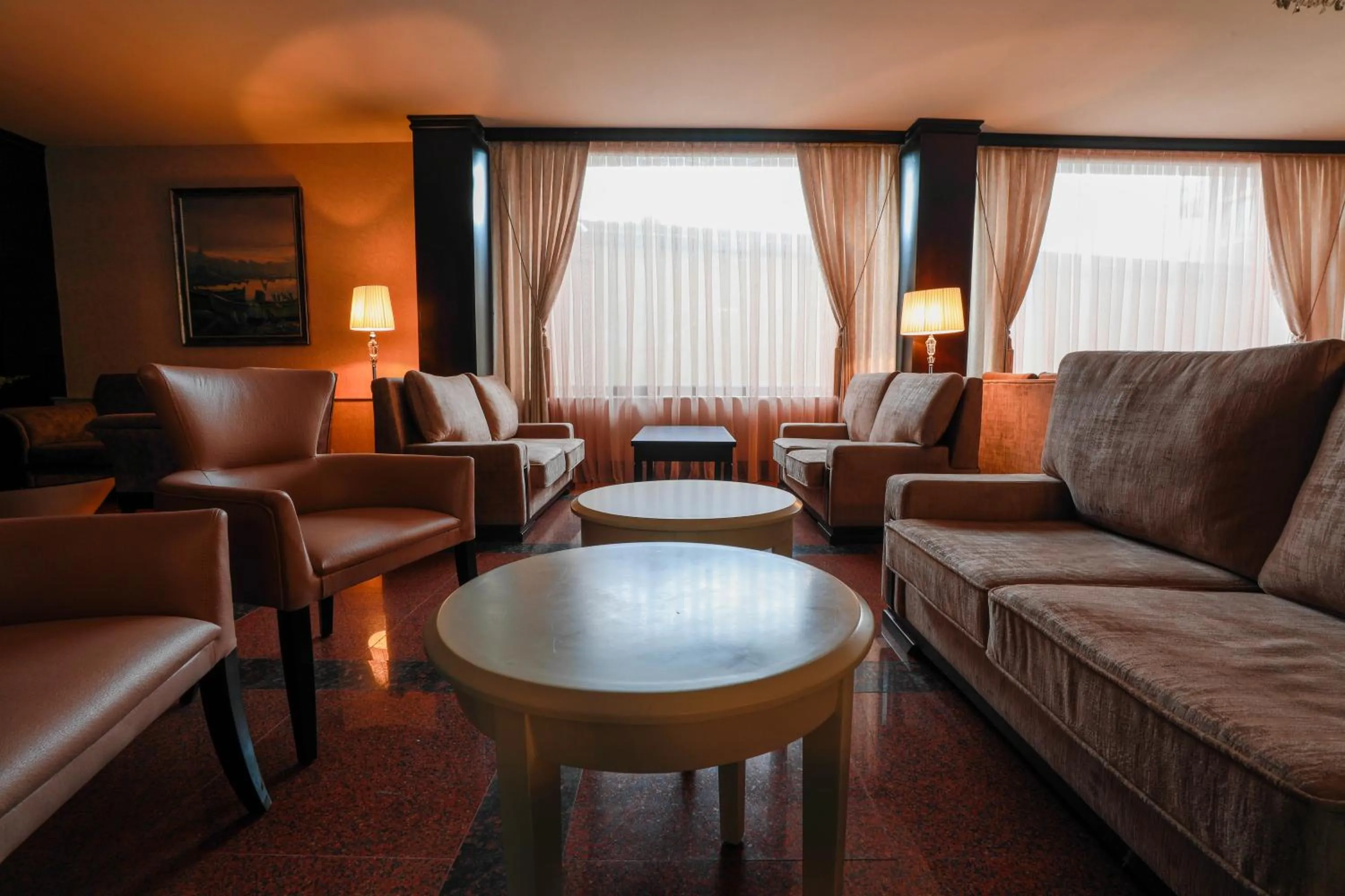 Communal lounge/ TV room in Park Dedeman Baku