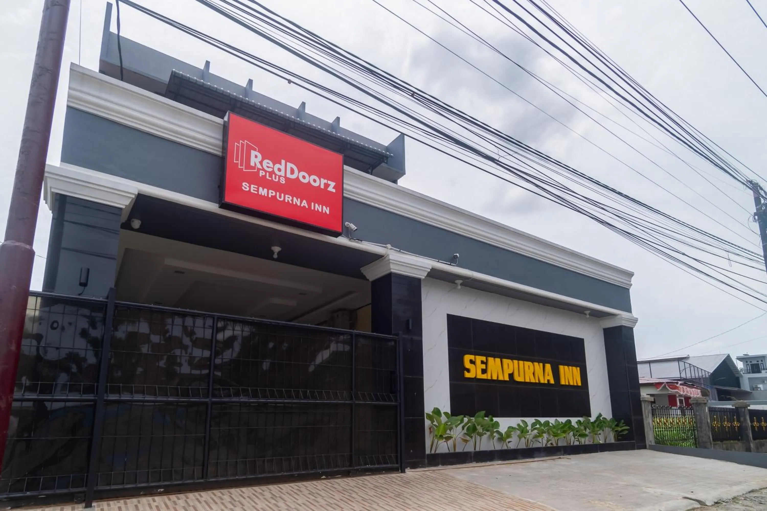 Facade/entrance in RedDoorz Plus at Sempurna Inn Medan