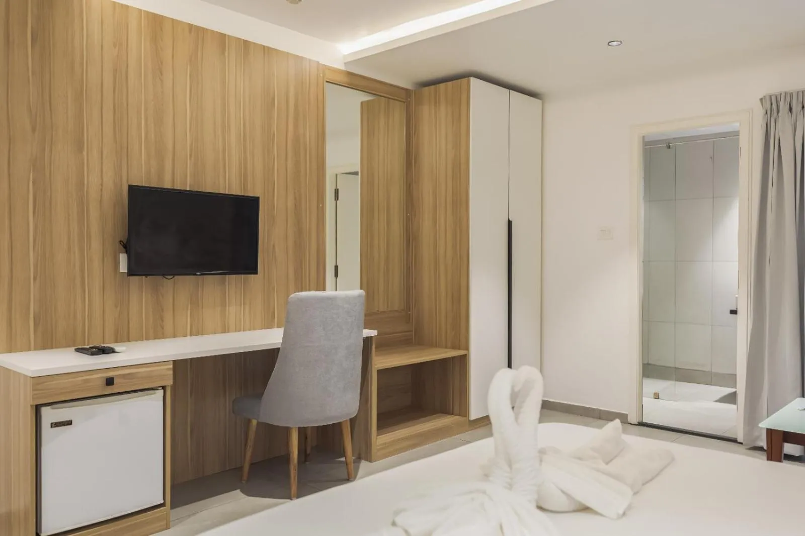 TV and multimedia, Bed in Akoya Business Hotel - Smart Stays, Whitefield