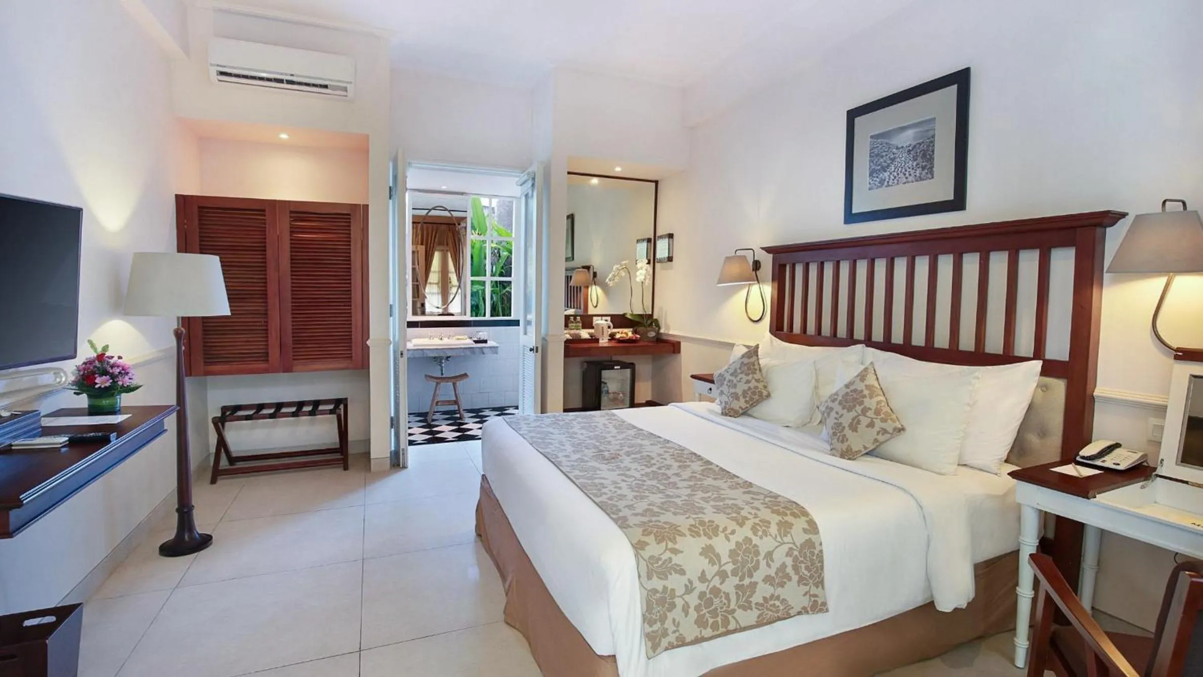 Bed in SOLTERRA SEMINYAK Boutique Hotel & Spa Powered by Archipelago