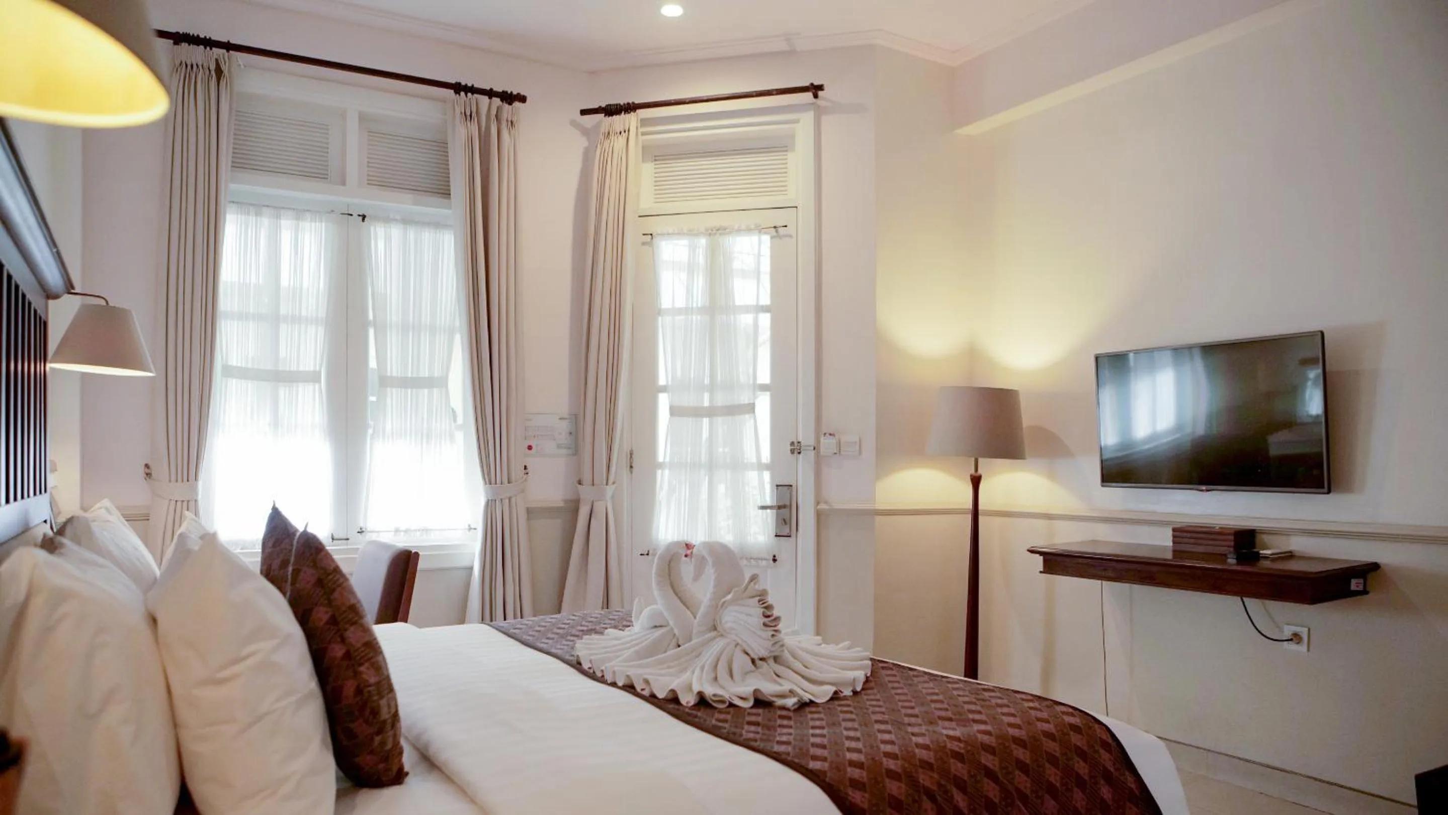 Bed in SOLTERRA SEMINYAK Boutique Hotel & Spa Powered by Archipelago