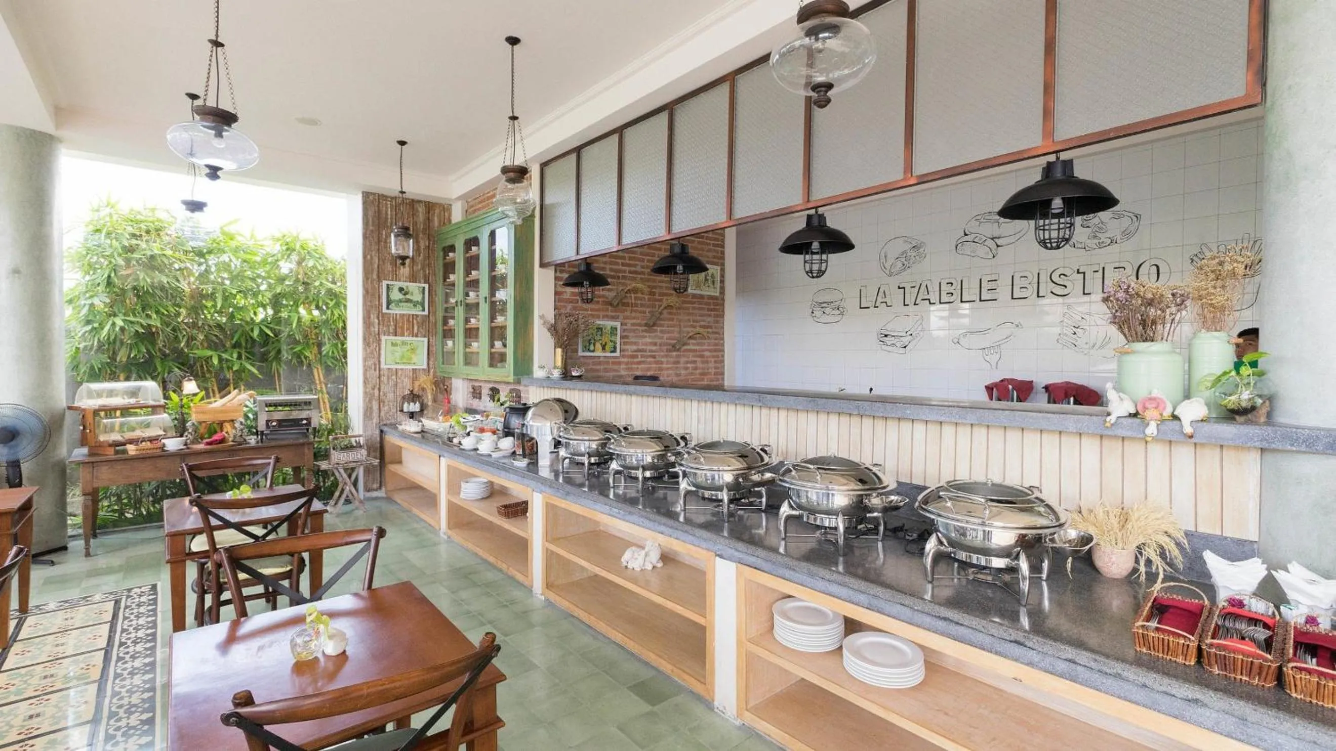 Restaurant/places to eat in SOLTERRA SEMINYAK Boutique Hotel & Spa Powered by Archipelago