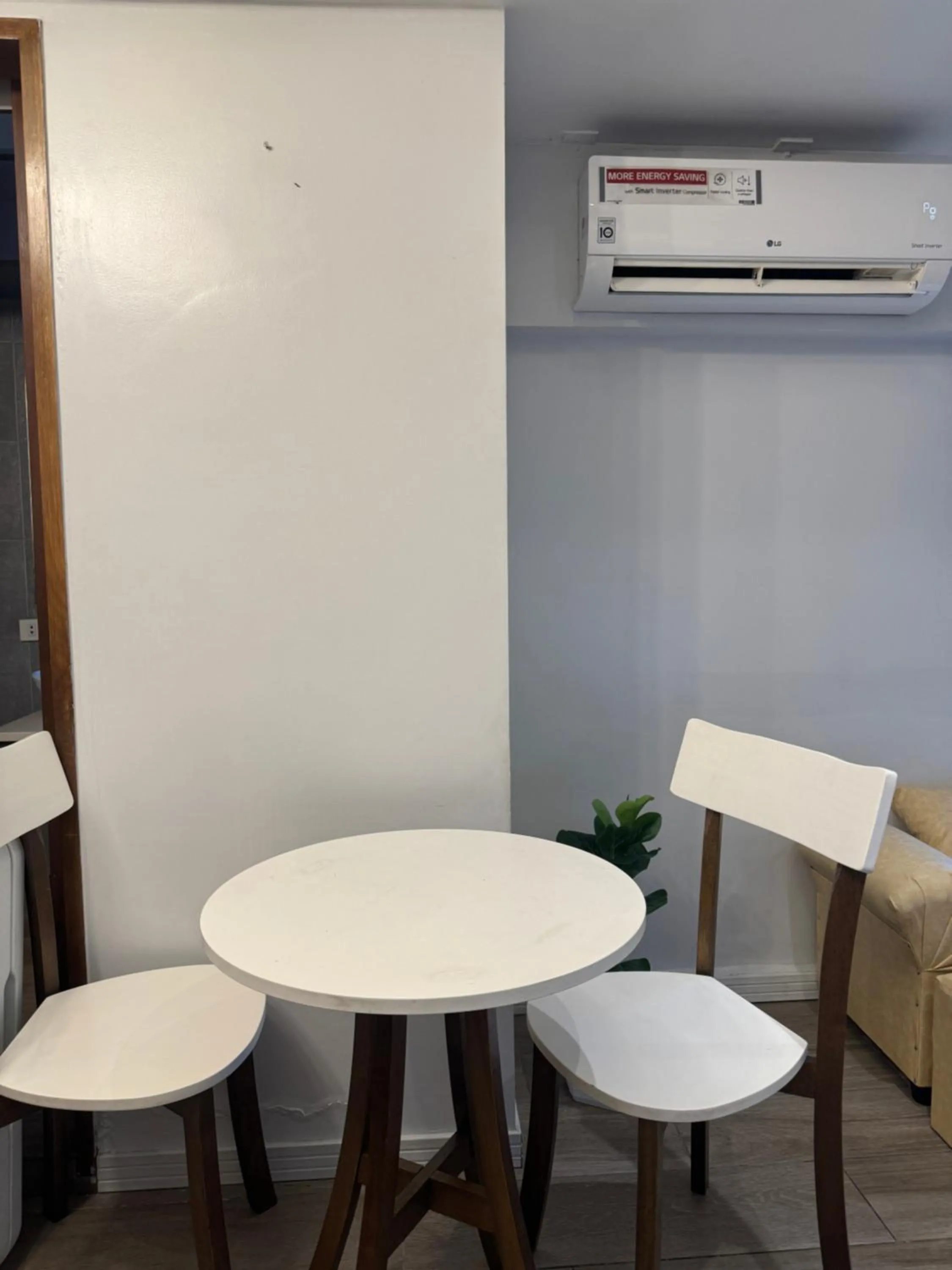 Cozi Modern Loft Suite near high street BGC wifi pool