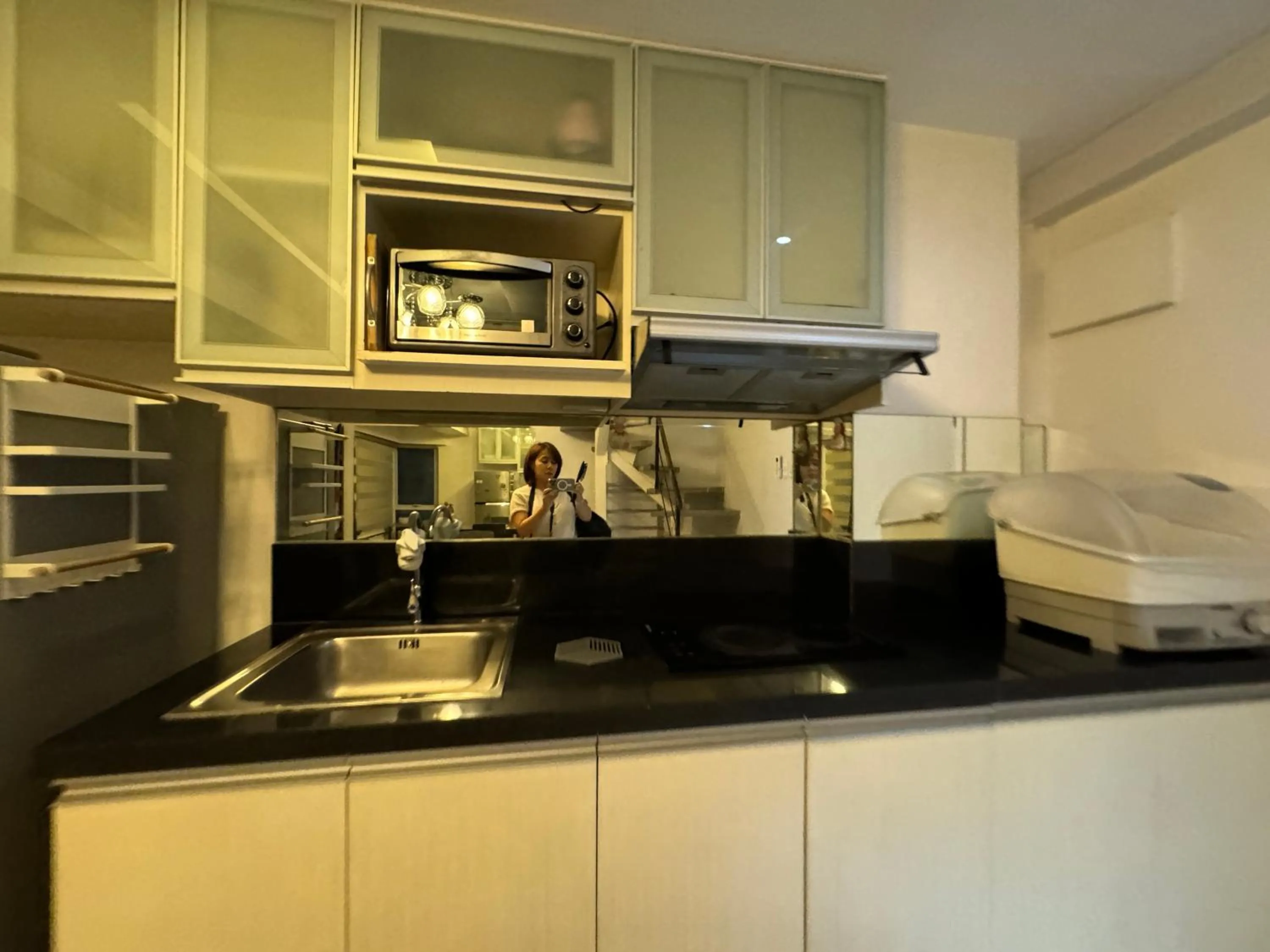 Cozi Modern Loft Suite near high street BGC wifi pool