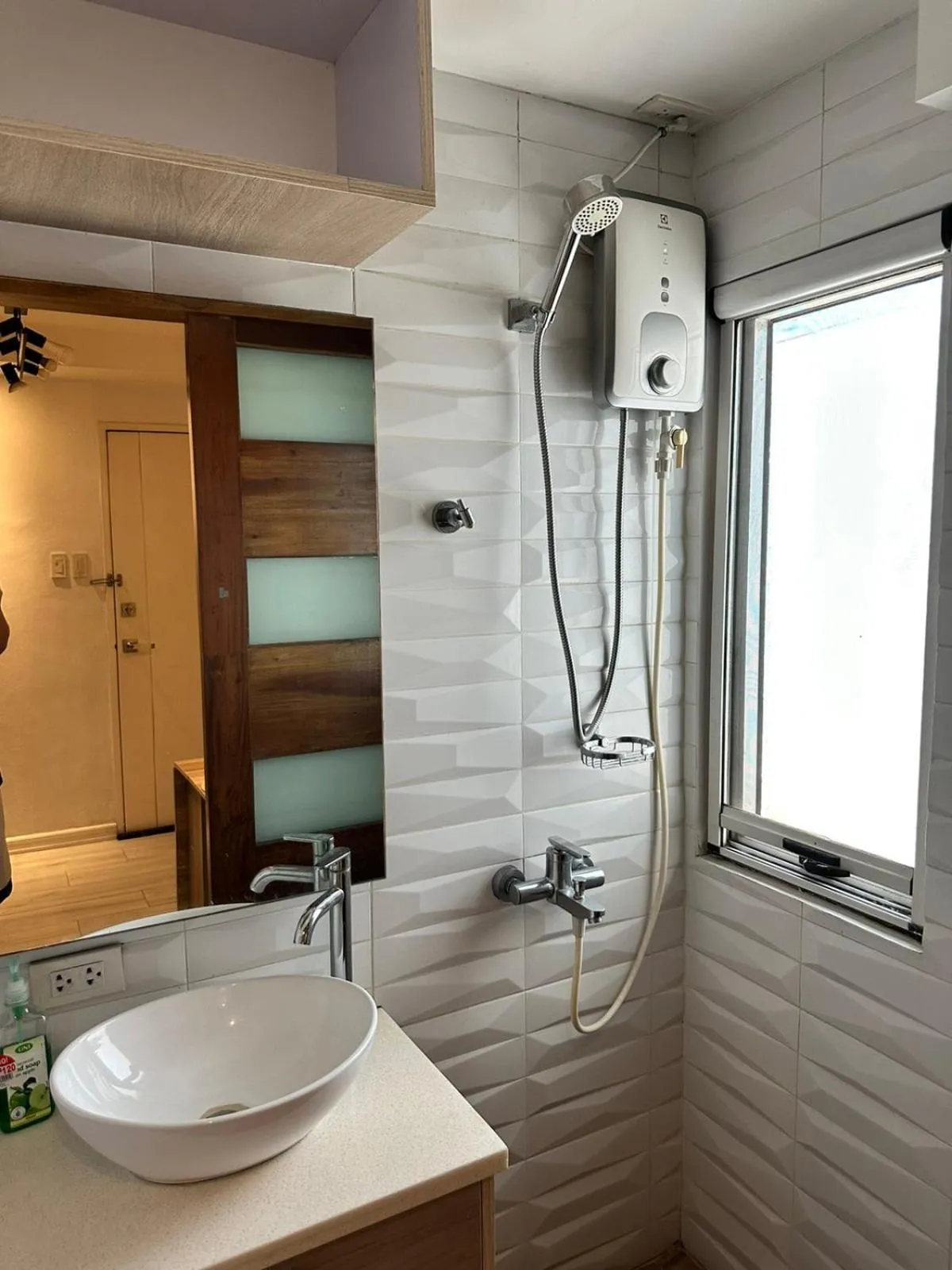 Cozi Modern Loft Suite near high street BGC wifi pool