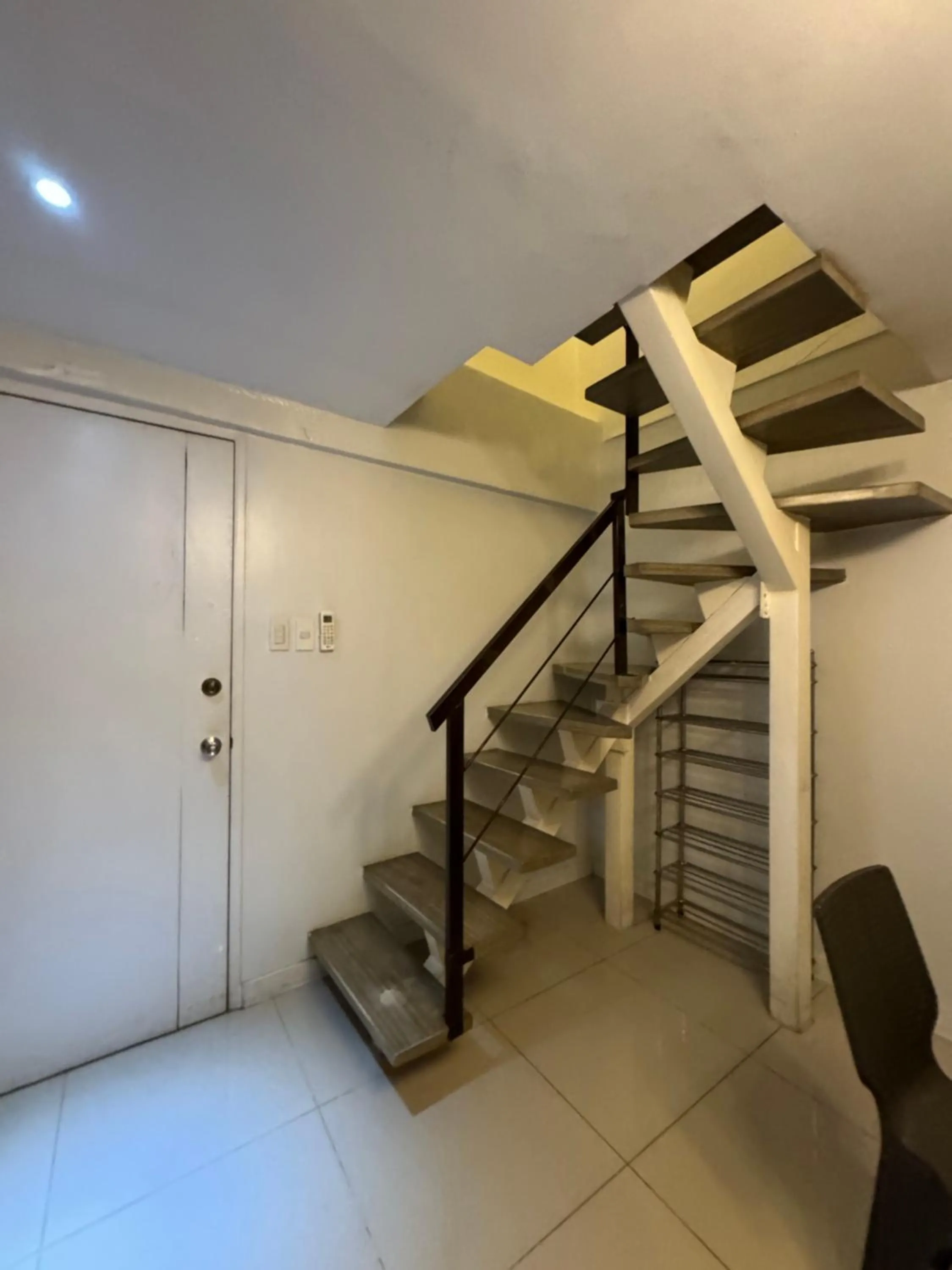 Cozi Modern Loft Suite near high street BGC wifi pool