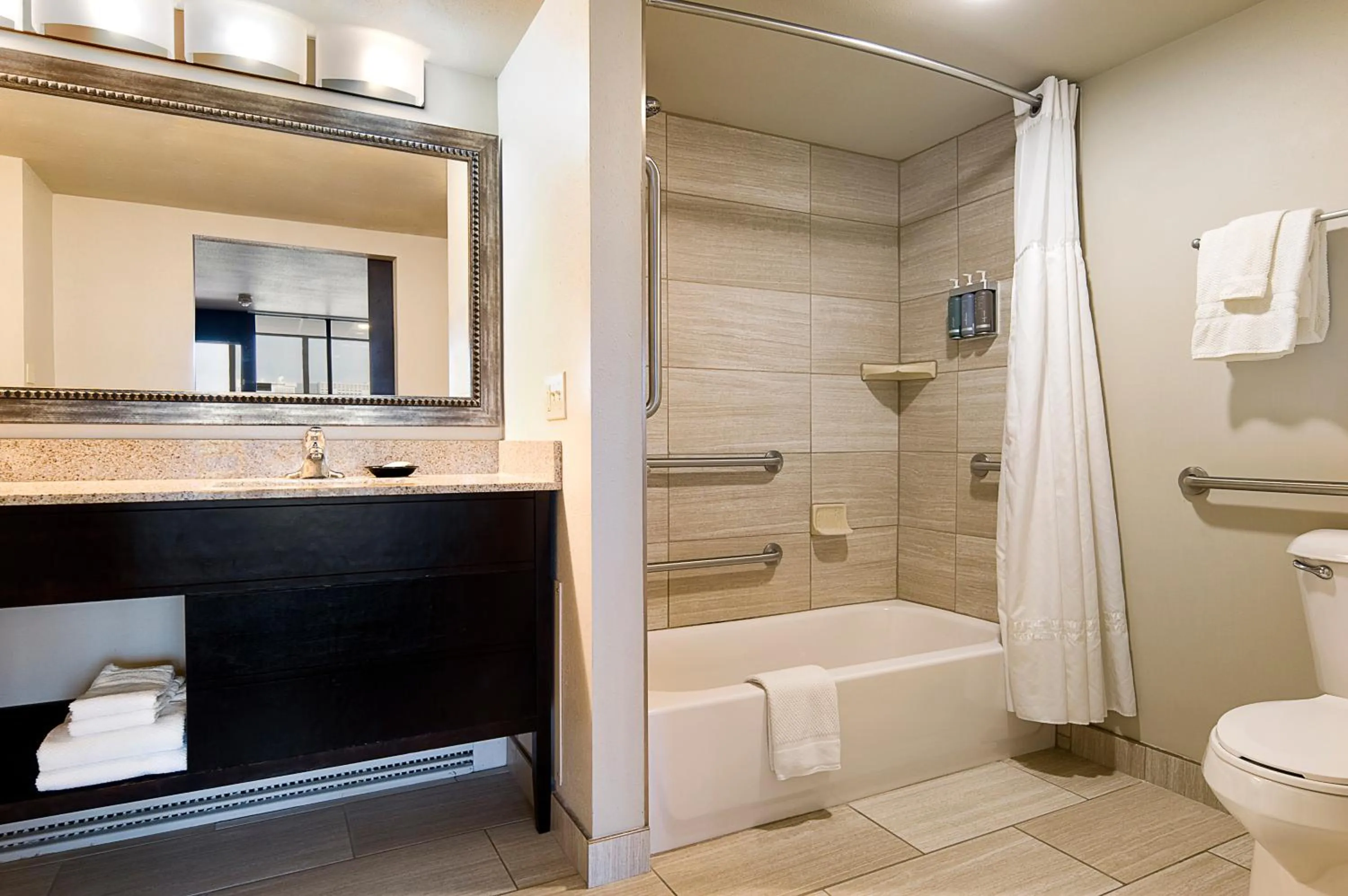 Shower in Aspen Select