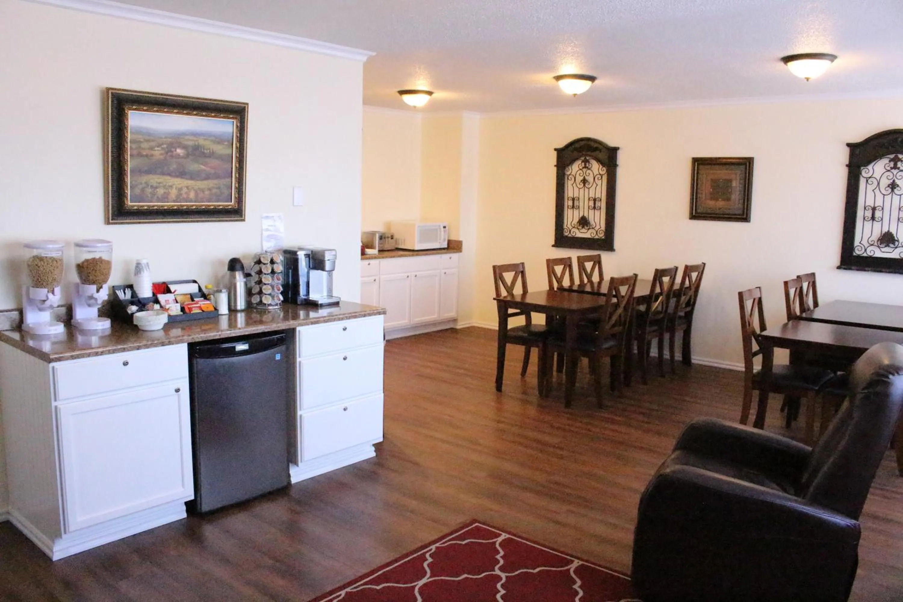 Coffee/tea facilities in Sovana Inn