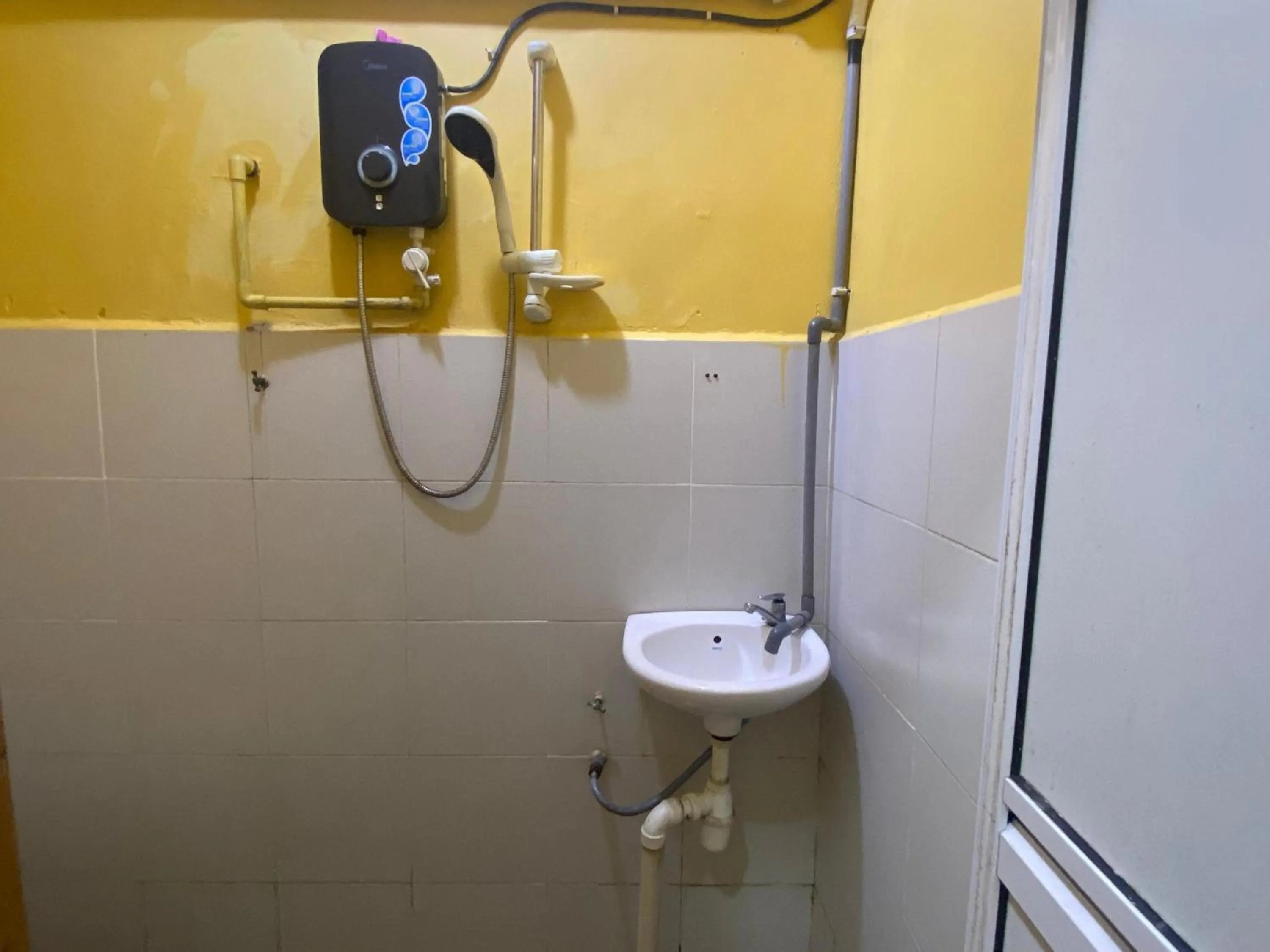 Bathroom in Hotel O De Anjung