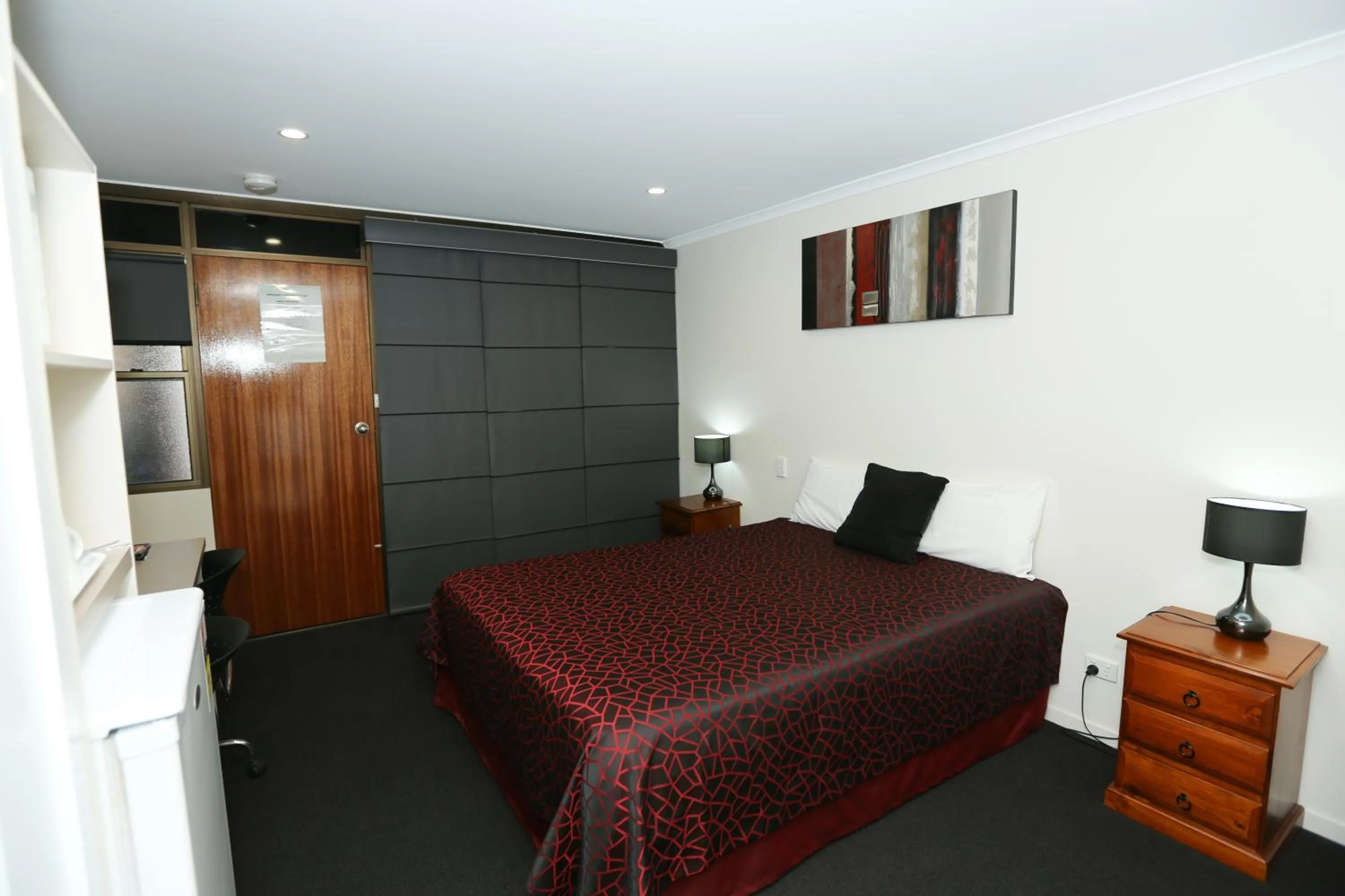 Bed in Amber Lodge Motel