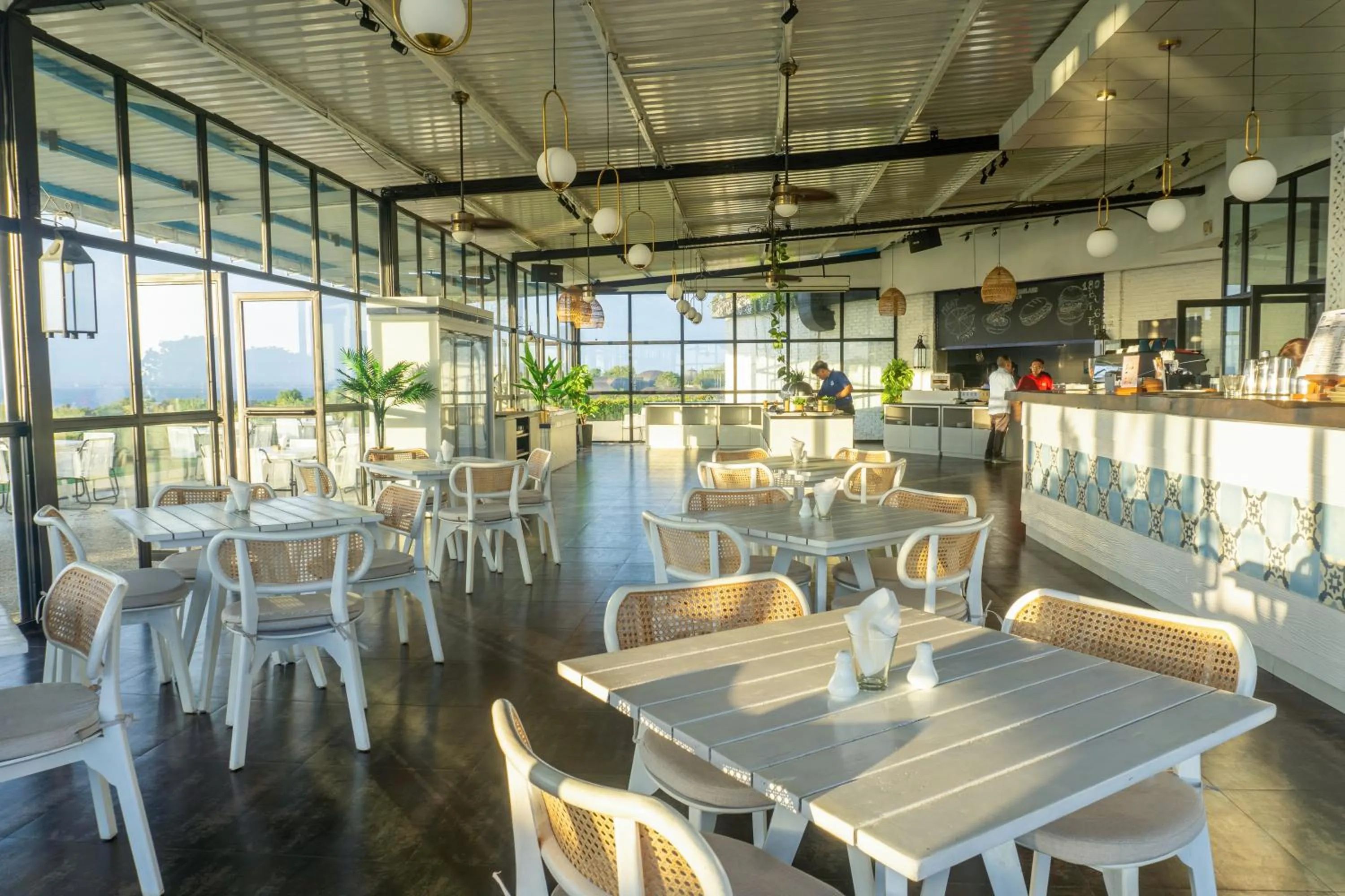 Restaurant/places to eat in Klapa Resort