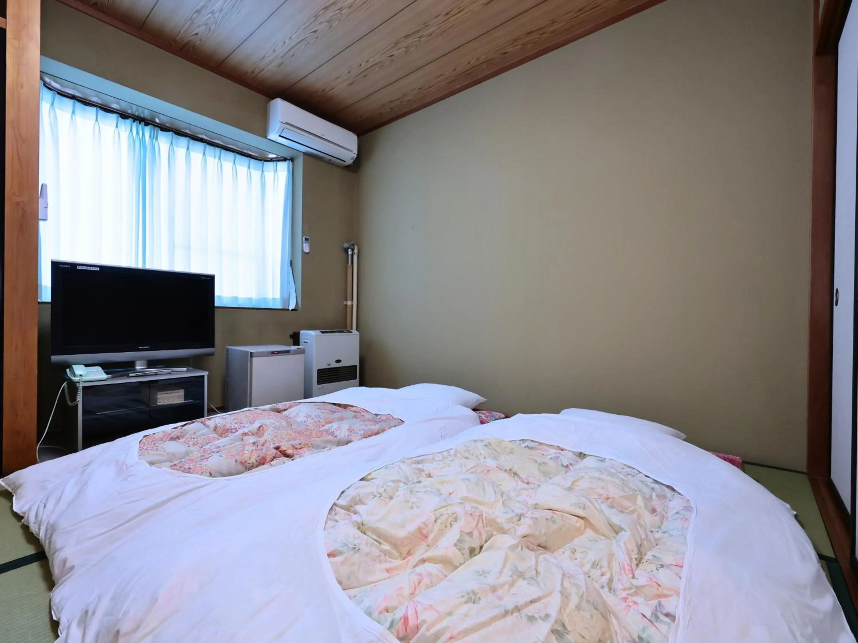 Photo of the whole room, Bed in Oyado Hachibei