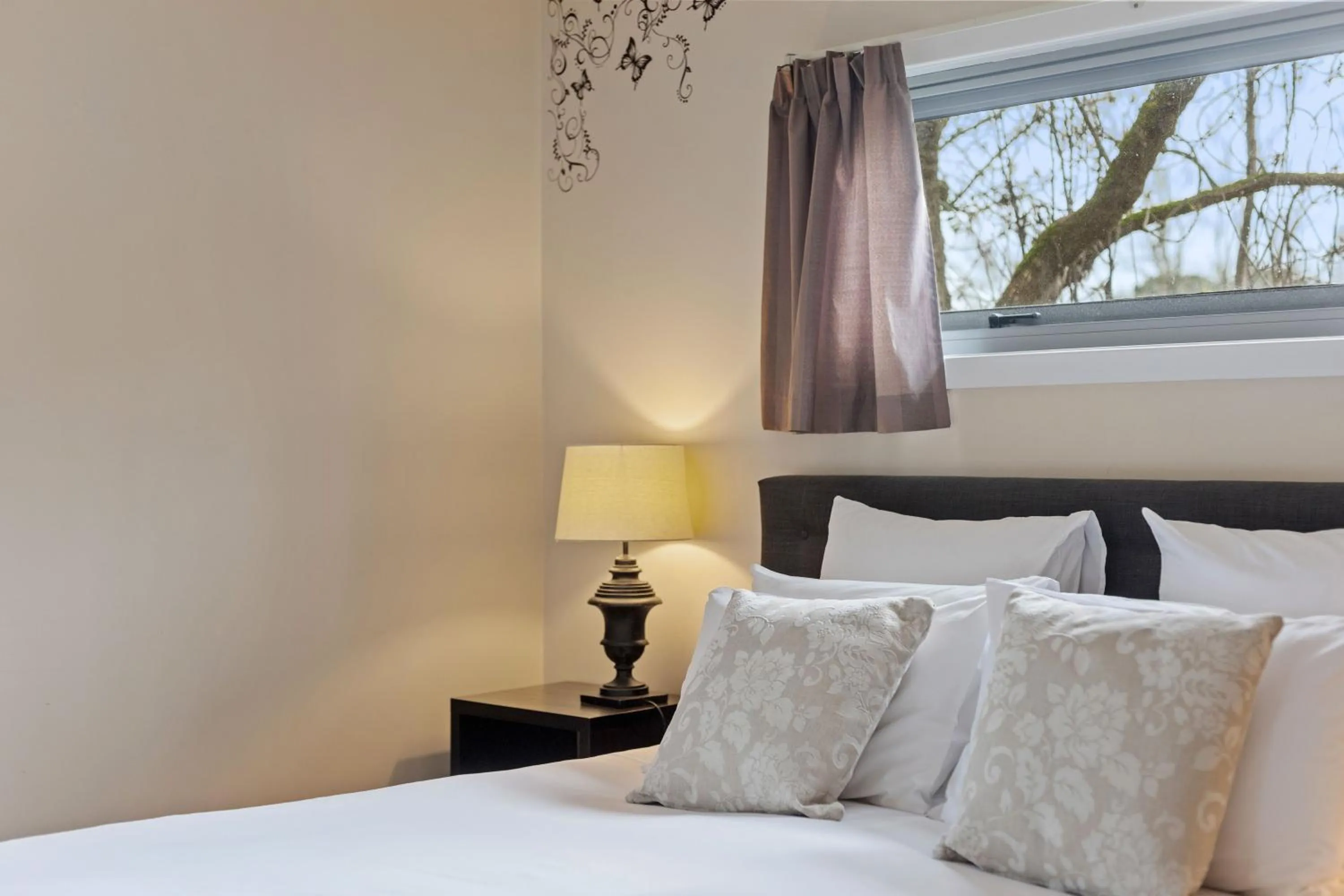 Bedroom, Bed in Yarra Gables