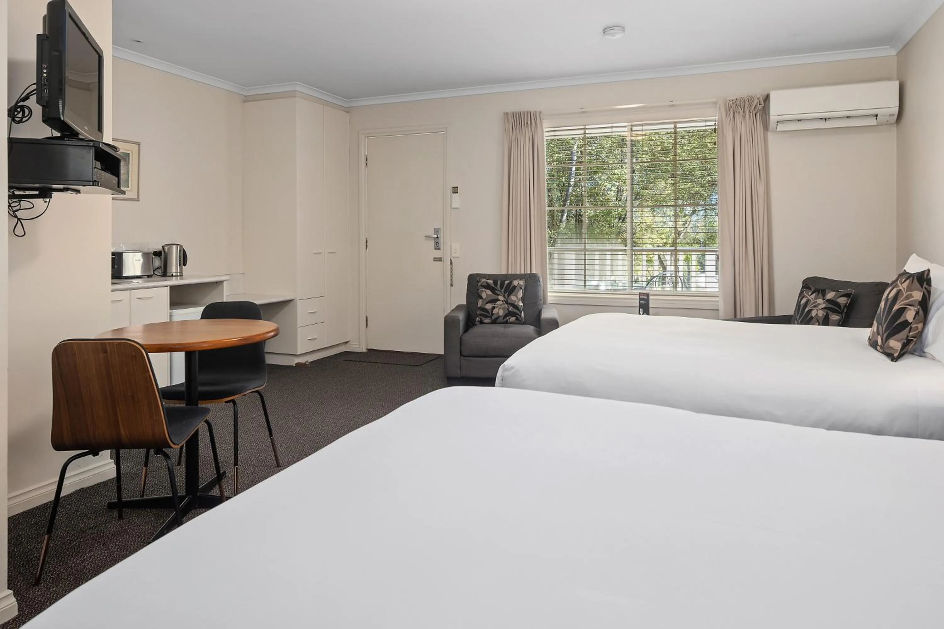 Bedroom, Bed in Yarra Gables