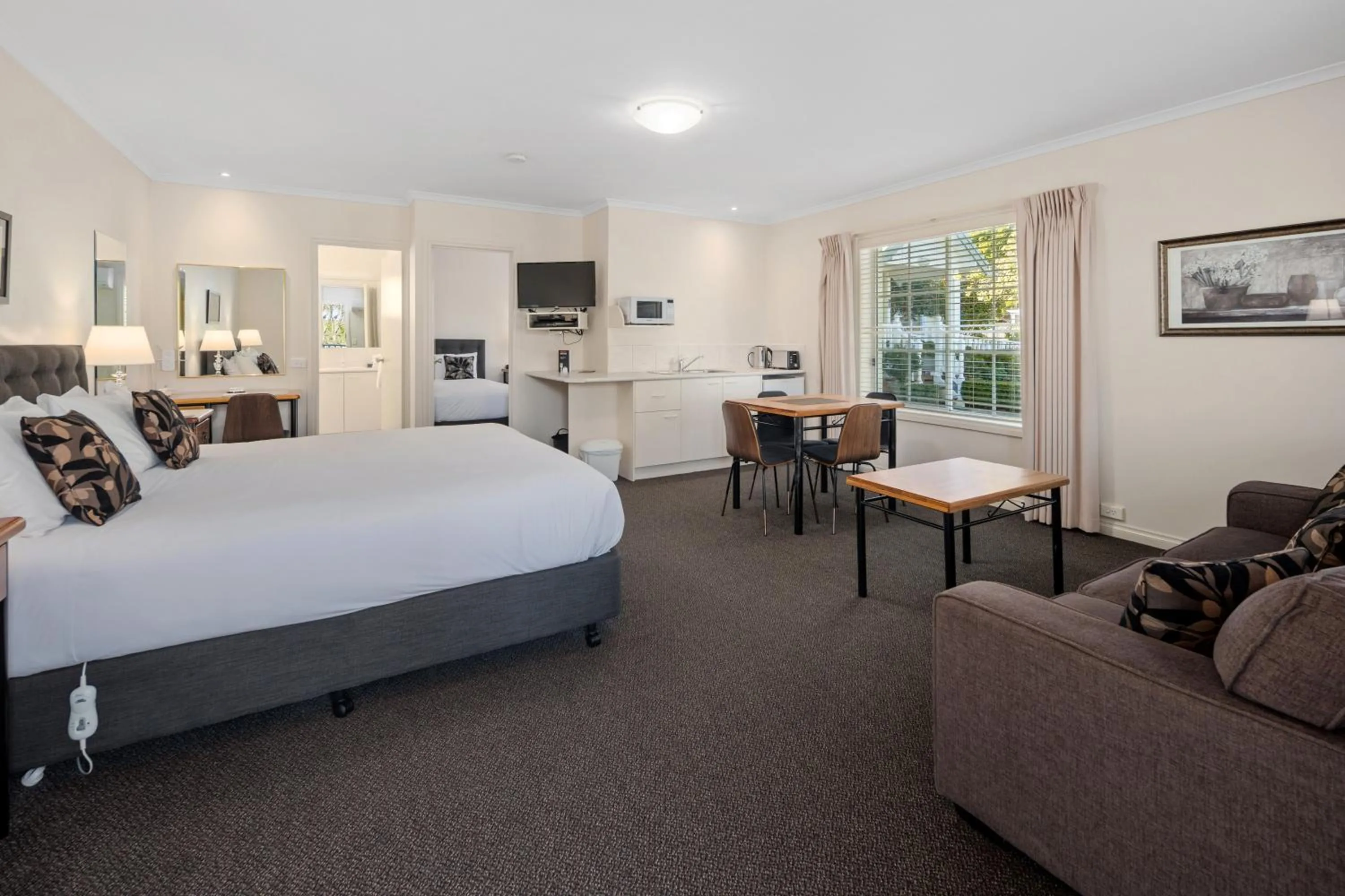 Bedroom, Bed in Yarra Gables