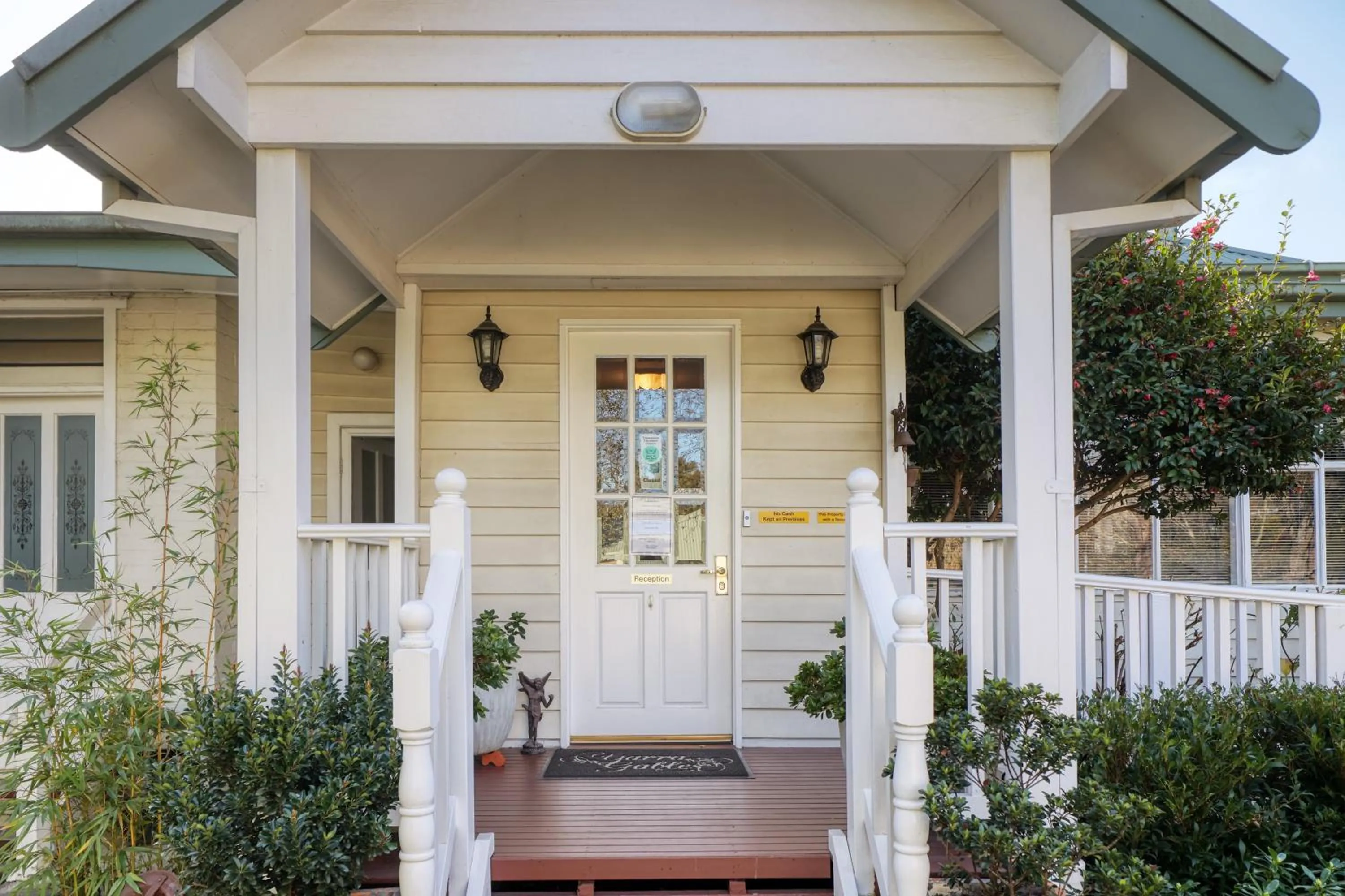 Facade/entrance in Yarra Gables